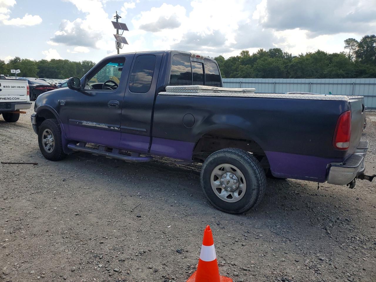 1999 Ford F250 Two Tone vin: 1FTPX28L0XNB70182