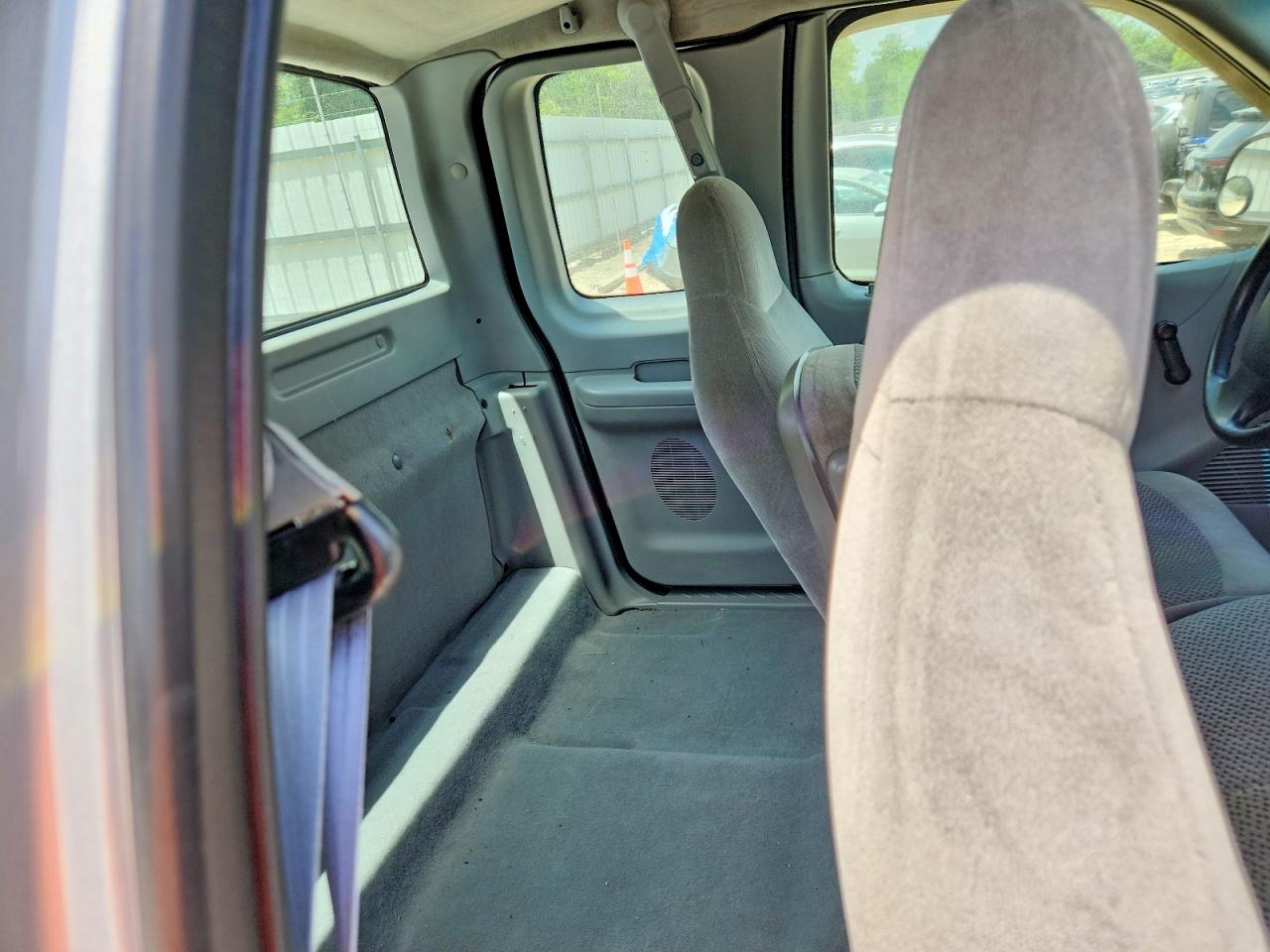 1999 Ford F250 Серебряный vin: 1FTPX28W6XNA74292
