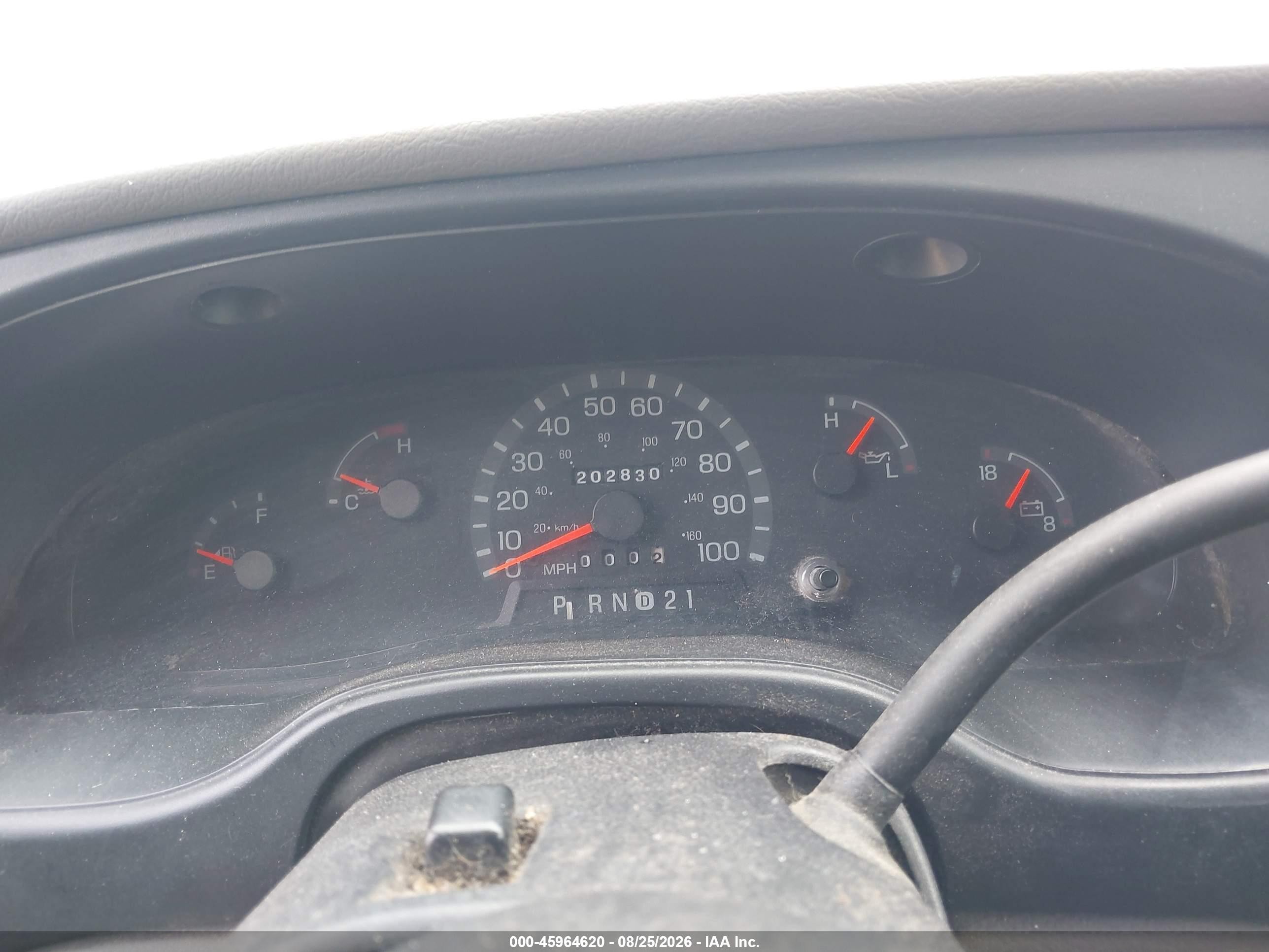 2002 Ford E-150 Commercial/recreational White vin: 1FTRE14202HA47642