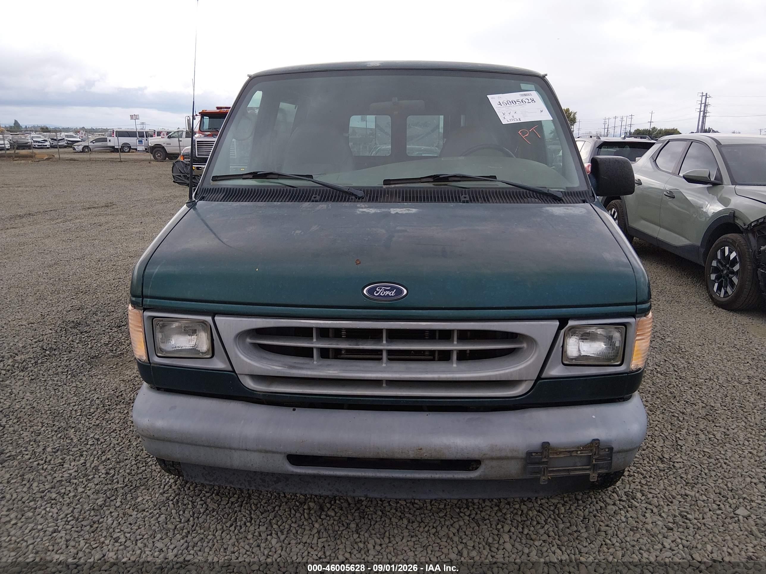 2001 Ford E-150 Commercial/recreational Зеленый vin: 1FTRE14211HB42872