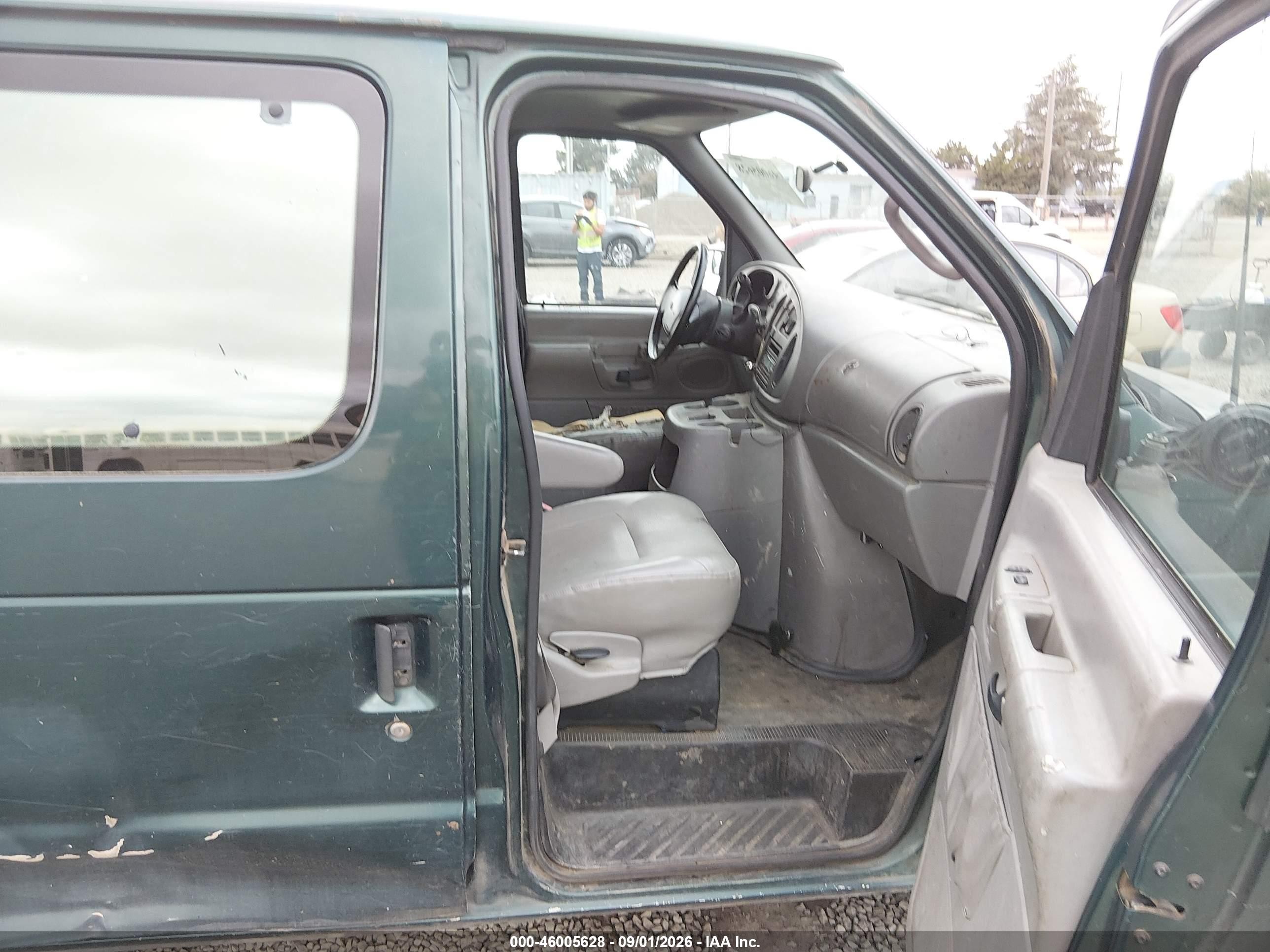 2001 Ford E-150 Commercial/recreational Зеленый vin: 1FTRE14211HB42872