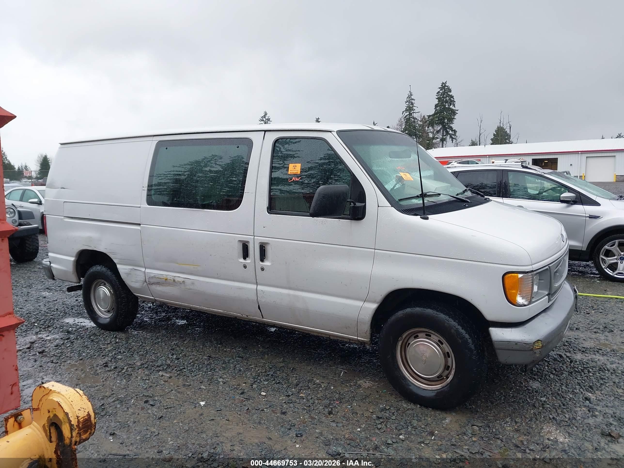 2002 Ford E-150 Commercial/recreational White vin: 1FTRE14212HB29279