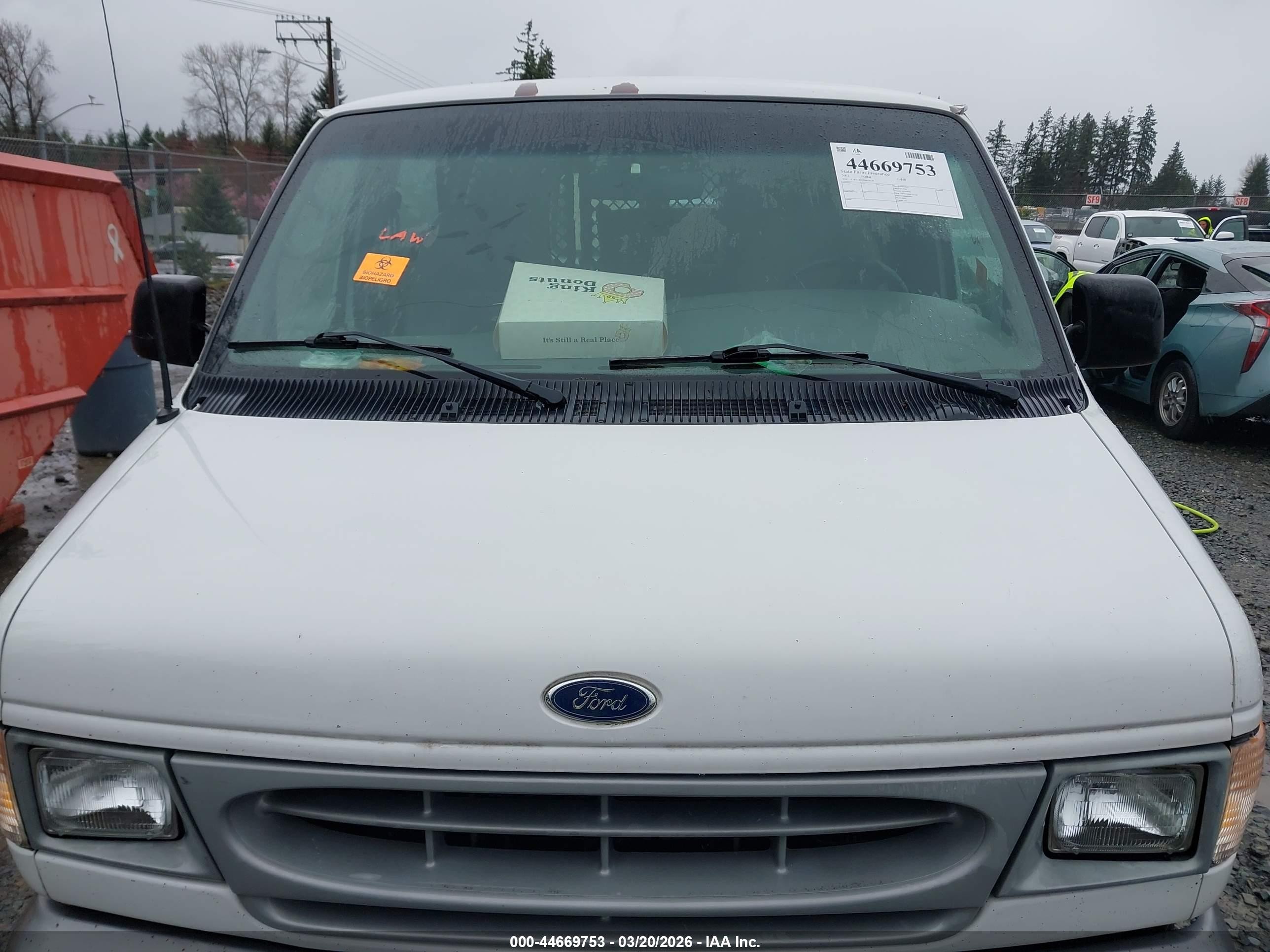2002 Ford E-150 Commercial/recreational White vin: 1FTRE14212HB29279