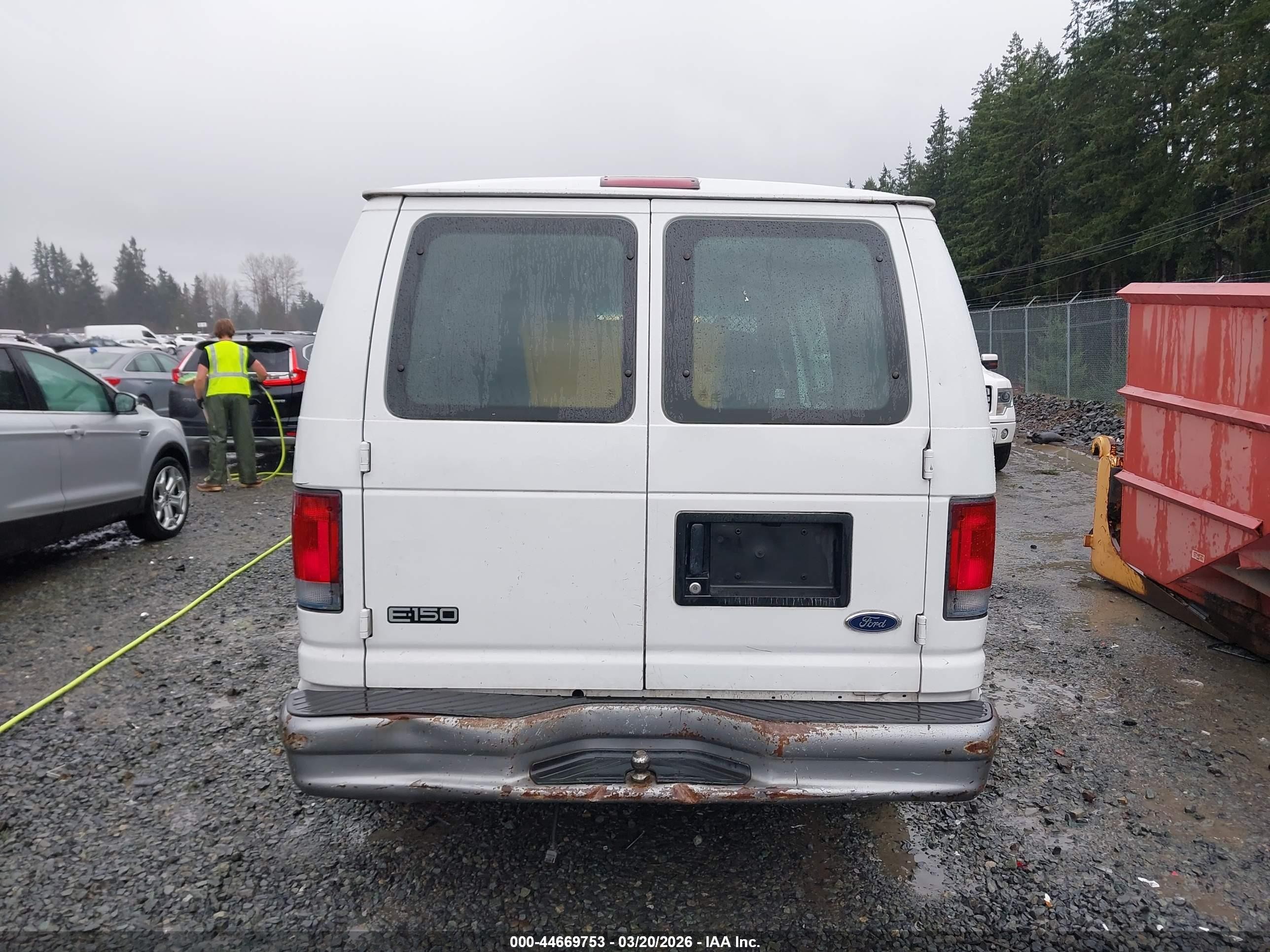 2002 Ford E-150 Commercial/recreational White vin: 1FTRE14212HB29279