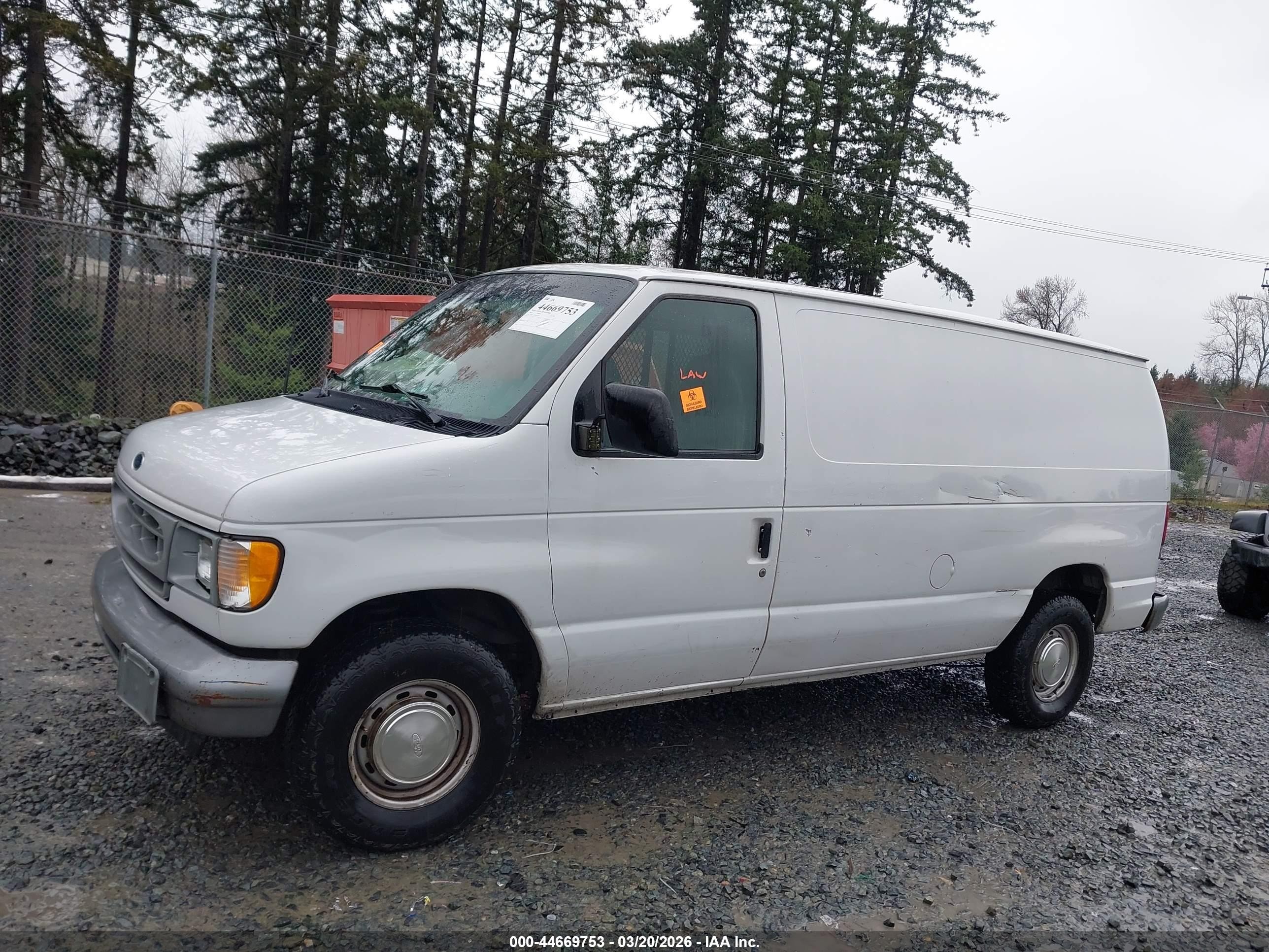 2002 Ford E-150 Commercial/recreational White vin: 1FTRE14212HB29279
