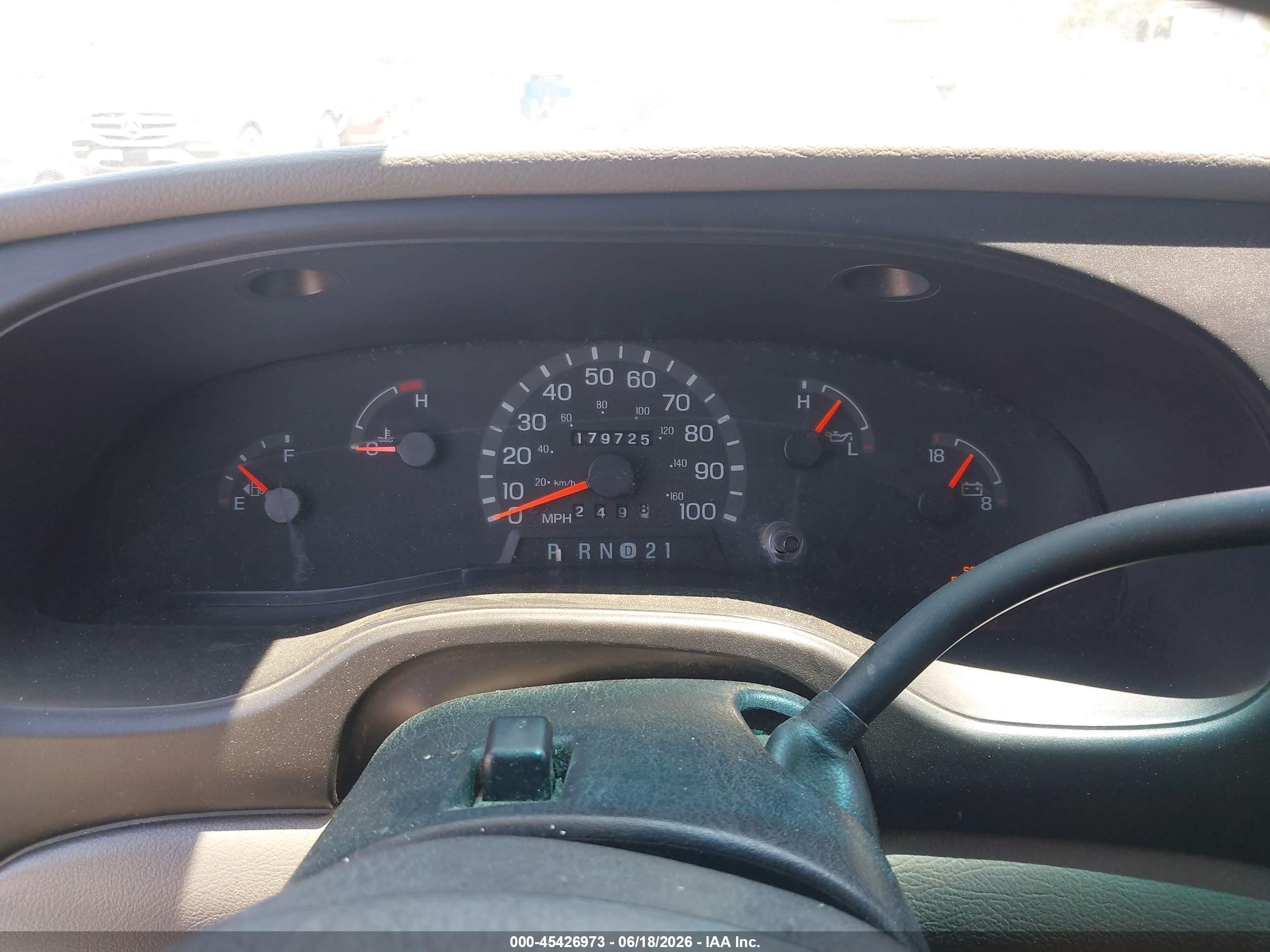 2001 Ford E-150 Commercial/recreational White vin: 1FTRE14221HB67747