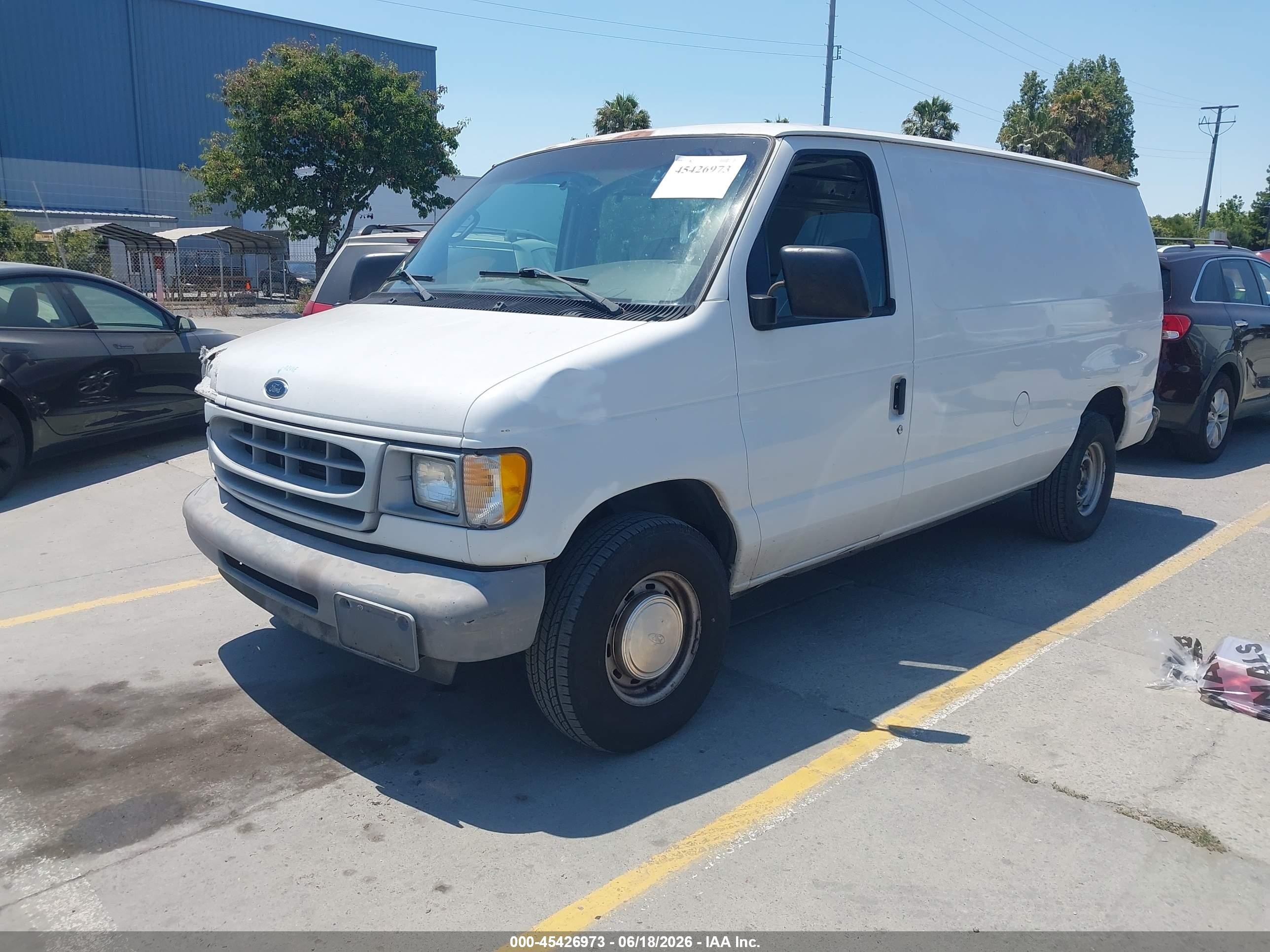 2001 Ford E-150 Commercial/recreational White vin: 1FTRE14221HB67747