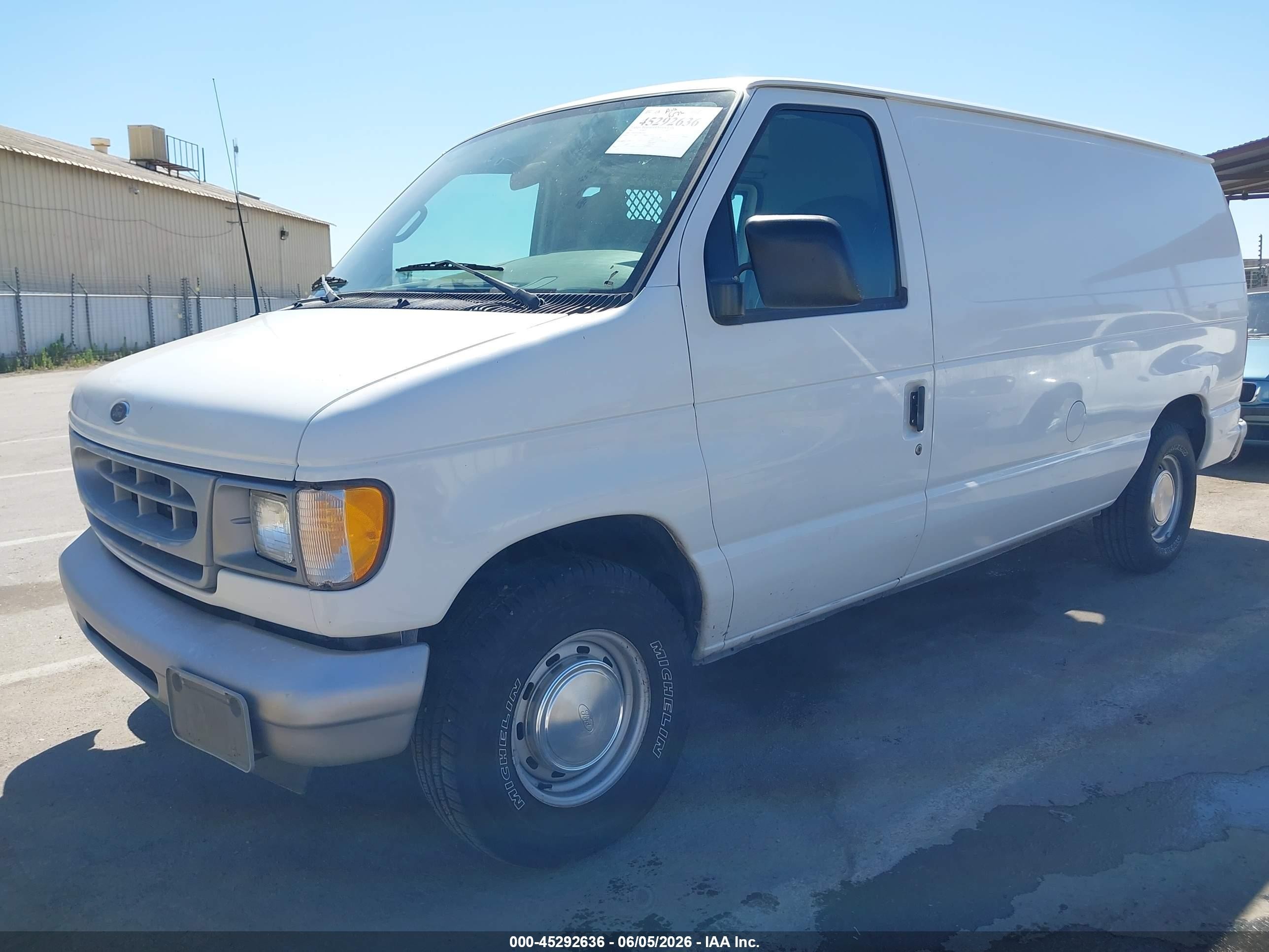 2001 Ford E-150 Commercial/recreational White vin: 1FTRE14231HB17360