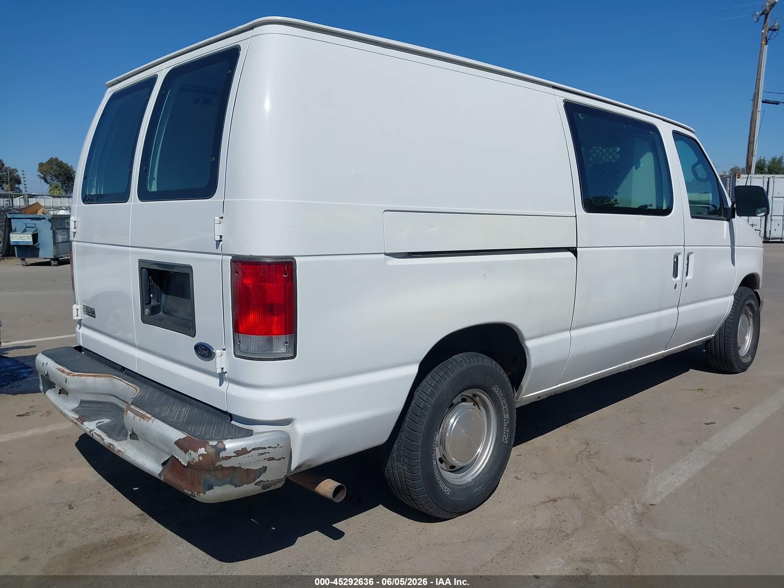 2001 Ford E-150 Commercial/recreational White vin: 1FTRE14231HB17360