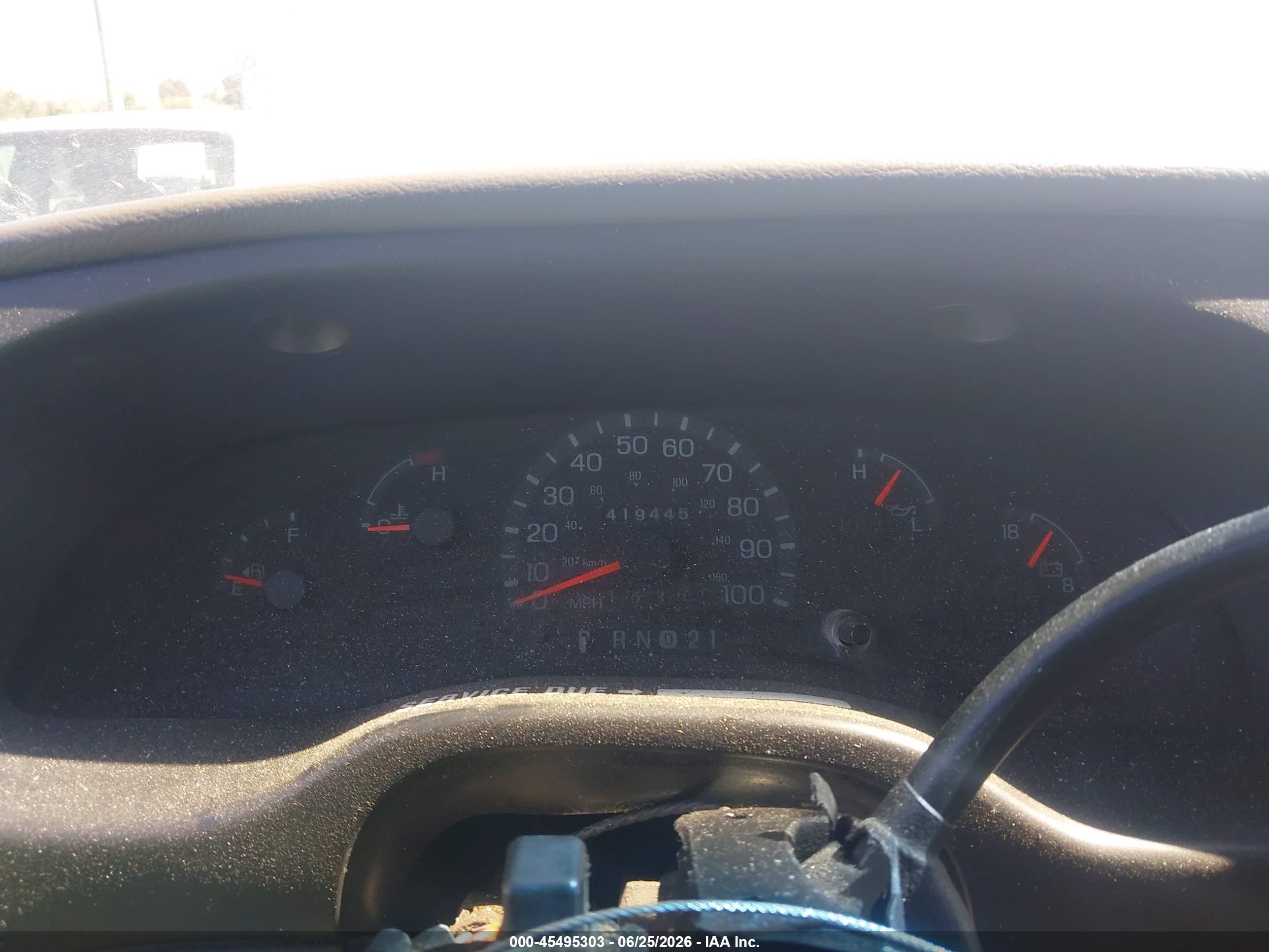 1999 Ford E-150 Commercial/recreational White vin: 1FTRE1423XHB55857