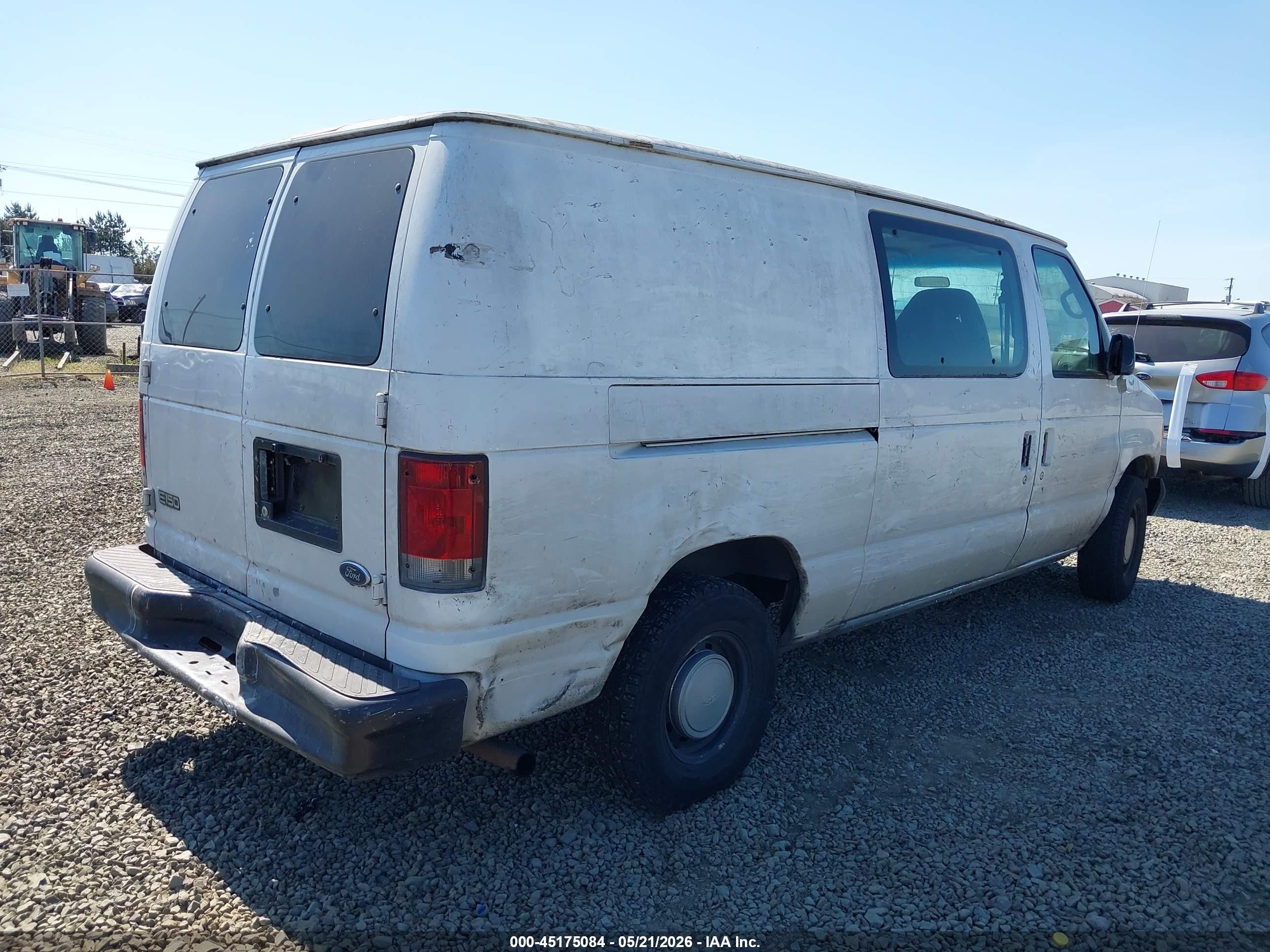 2002 Ford E-150 Commercial/recreational White vin: 1FTRE14242HA87772
