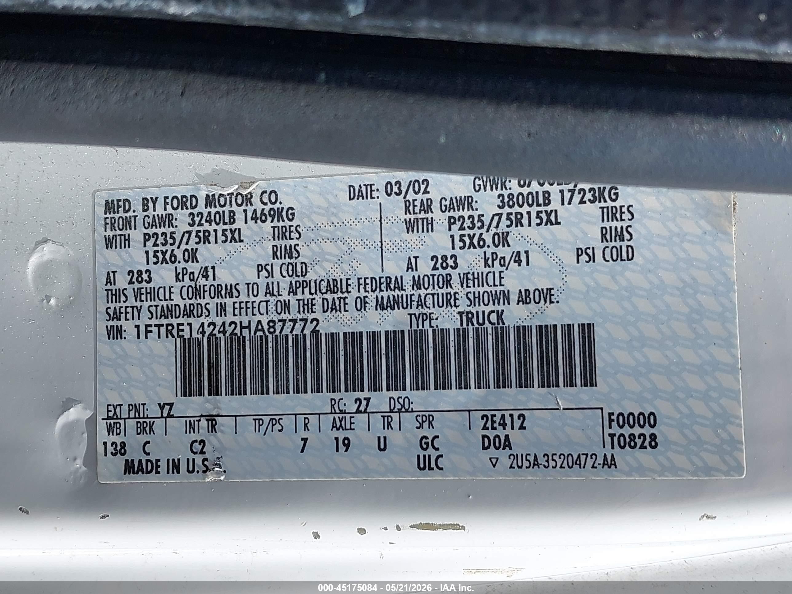 2002 Ford E-150 Commercial/recreational White vin: 1FTRE14242HA87772