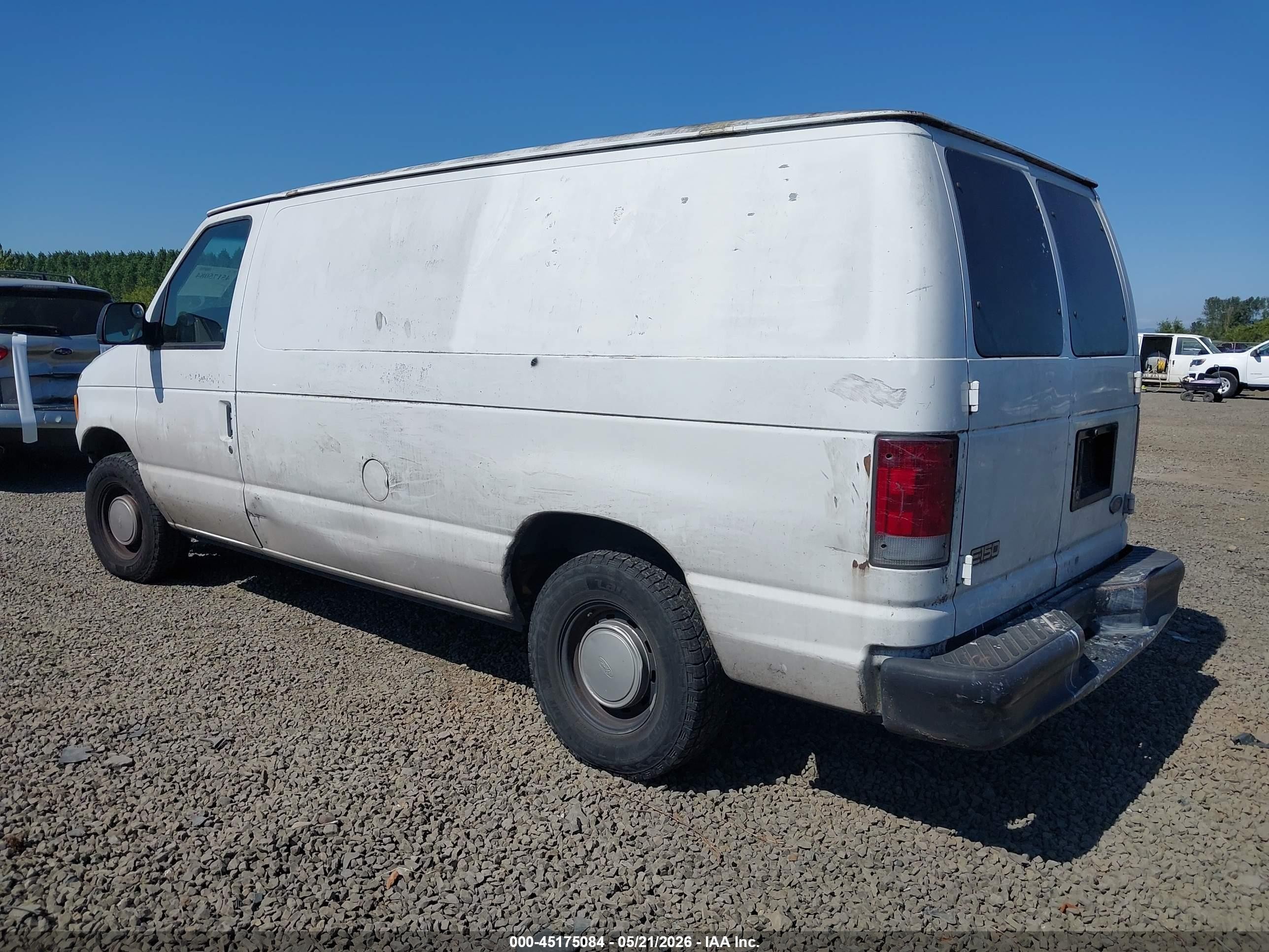 2002 Ford E-150 Commercial/recreational White vin: 1FTRE14242HA87772