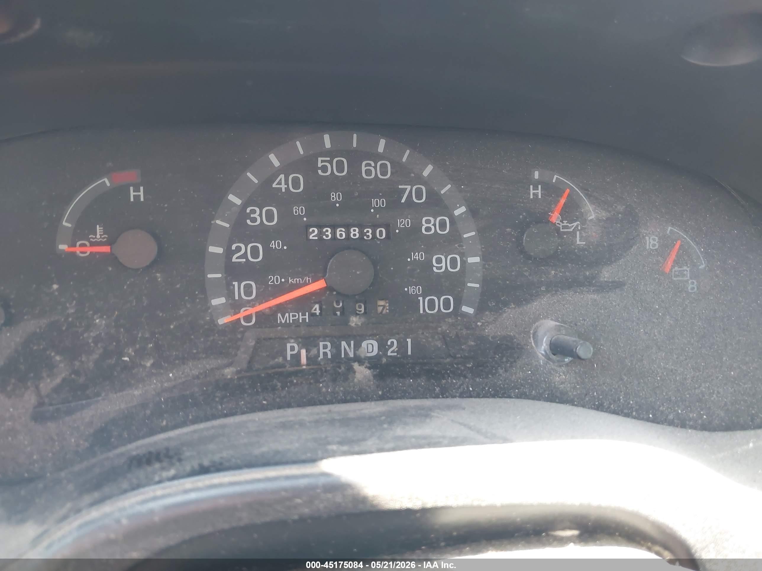 2002 Ford E-150 Commercial/recreational White vin: 1FTRE14242HA87772