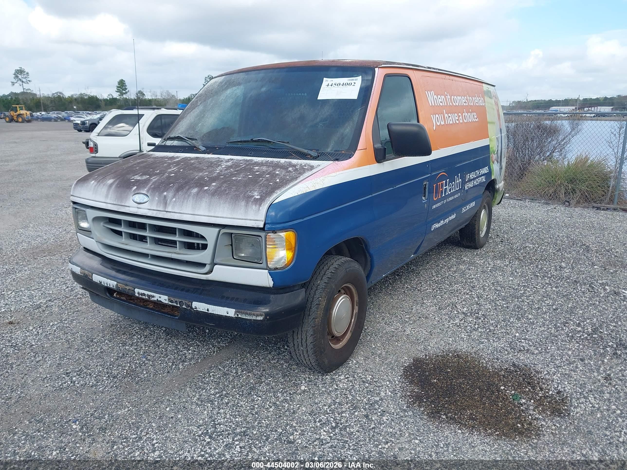 2002 Ford E-150 Commercial/recreational White vin: 1FTRE14252HA70382