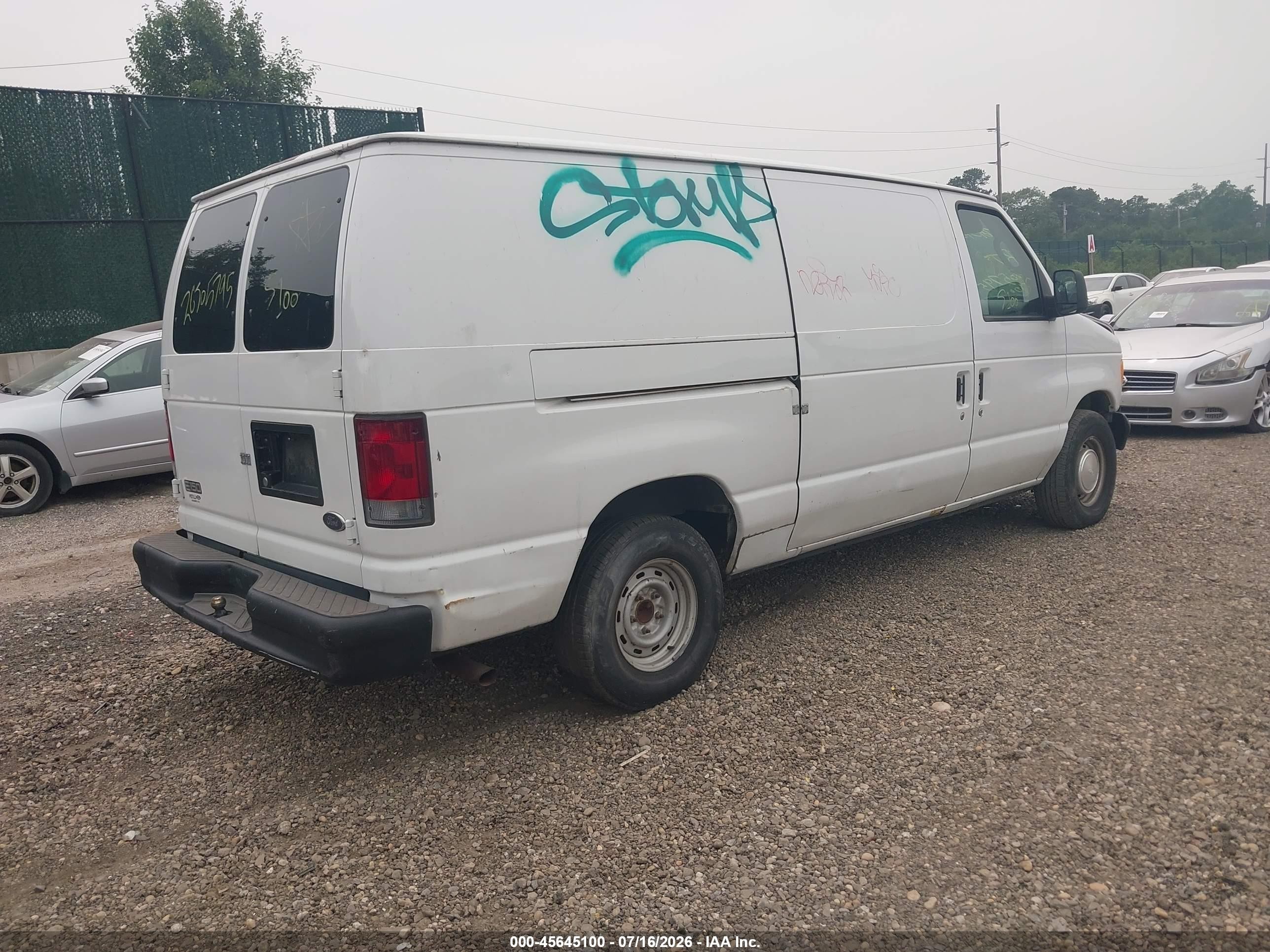 2003 Ford E-150 Commercial White vin: 1FTRE14253HA20888