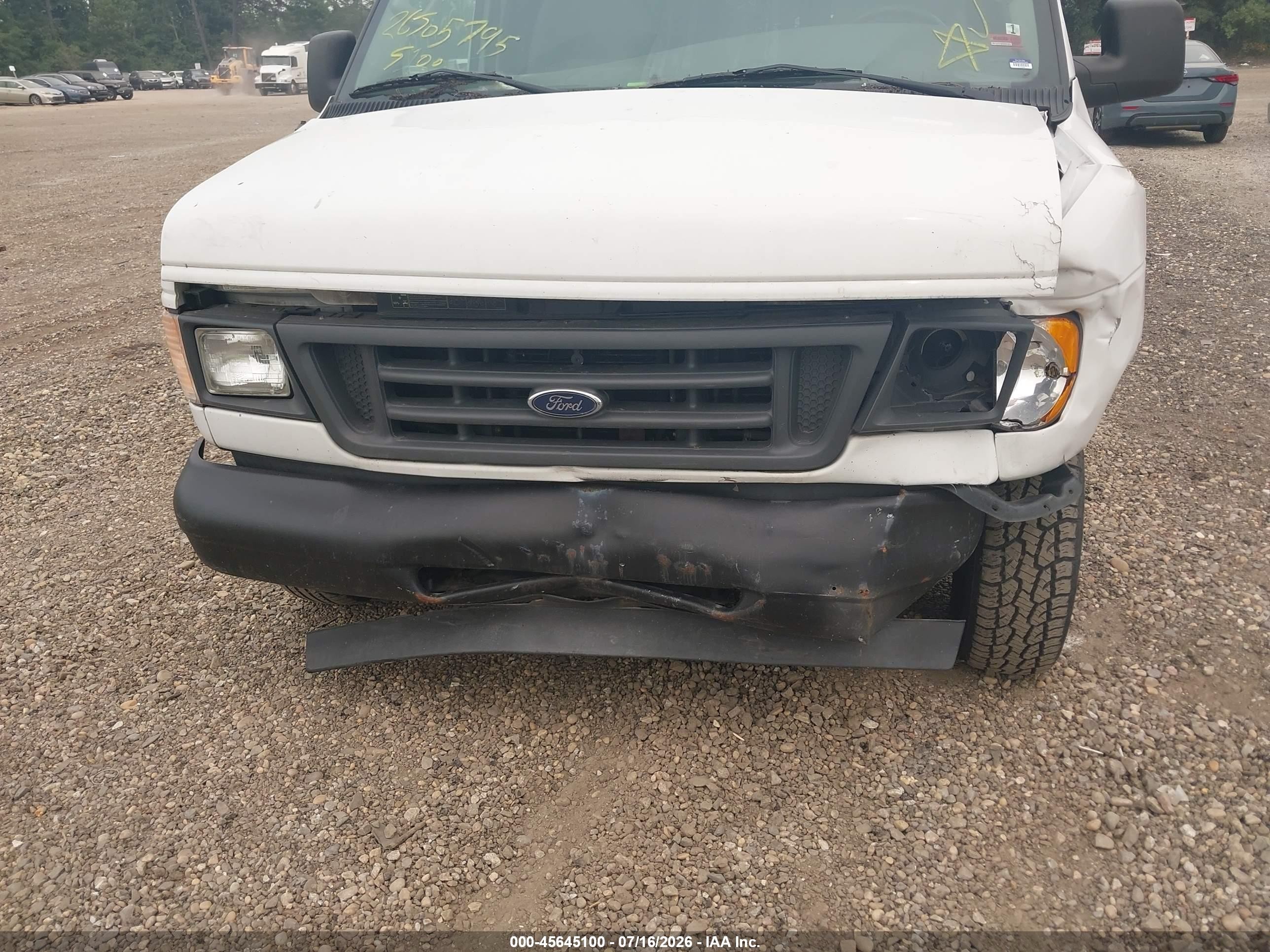 2003 Ford E-150 Commercial White vin: 1FTRE14253HA20888