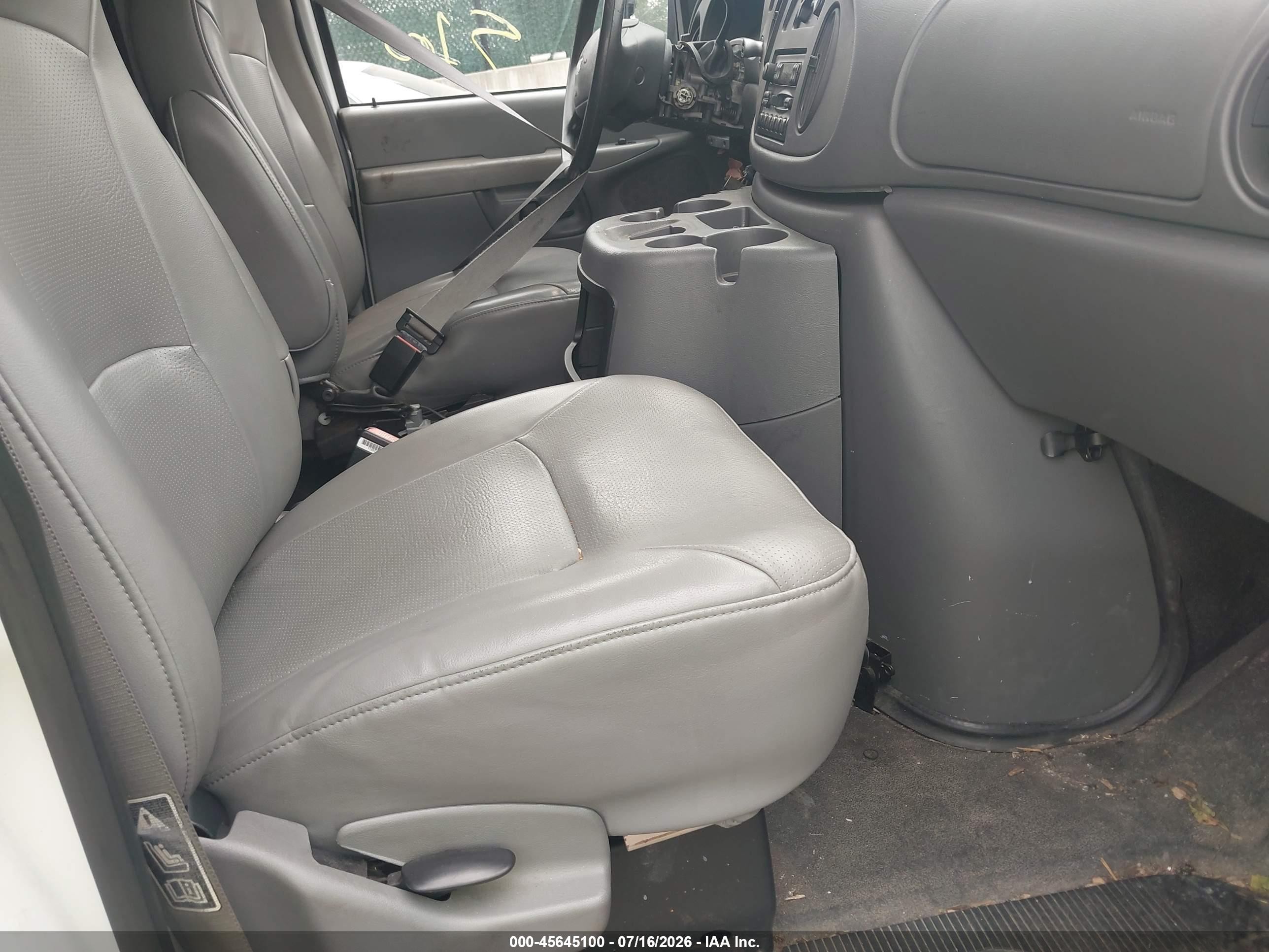 2003 Ford E-150 Commercial White vin: 1FTRE14253HA20888