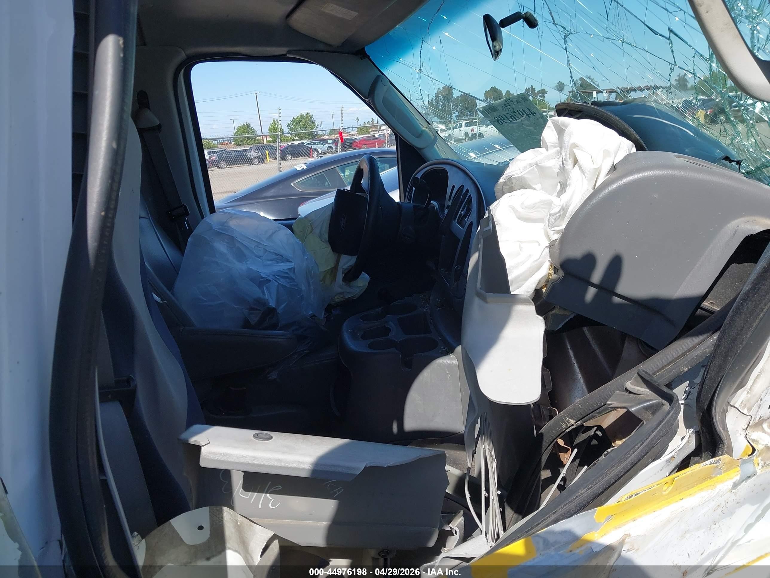 2003 Ford E-150 Commercial White vin: 1FTRE14253HB15208