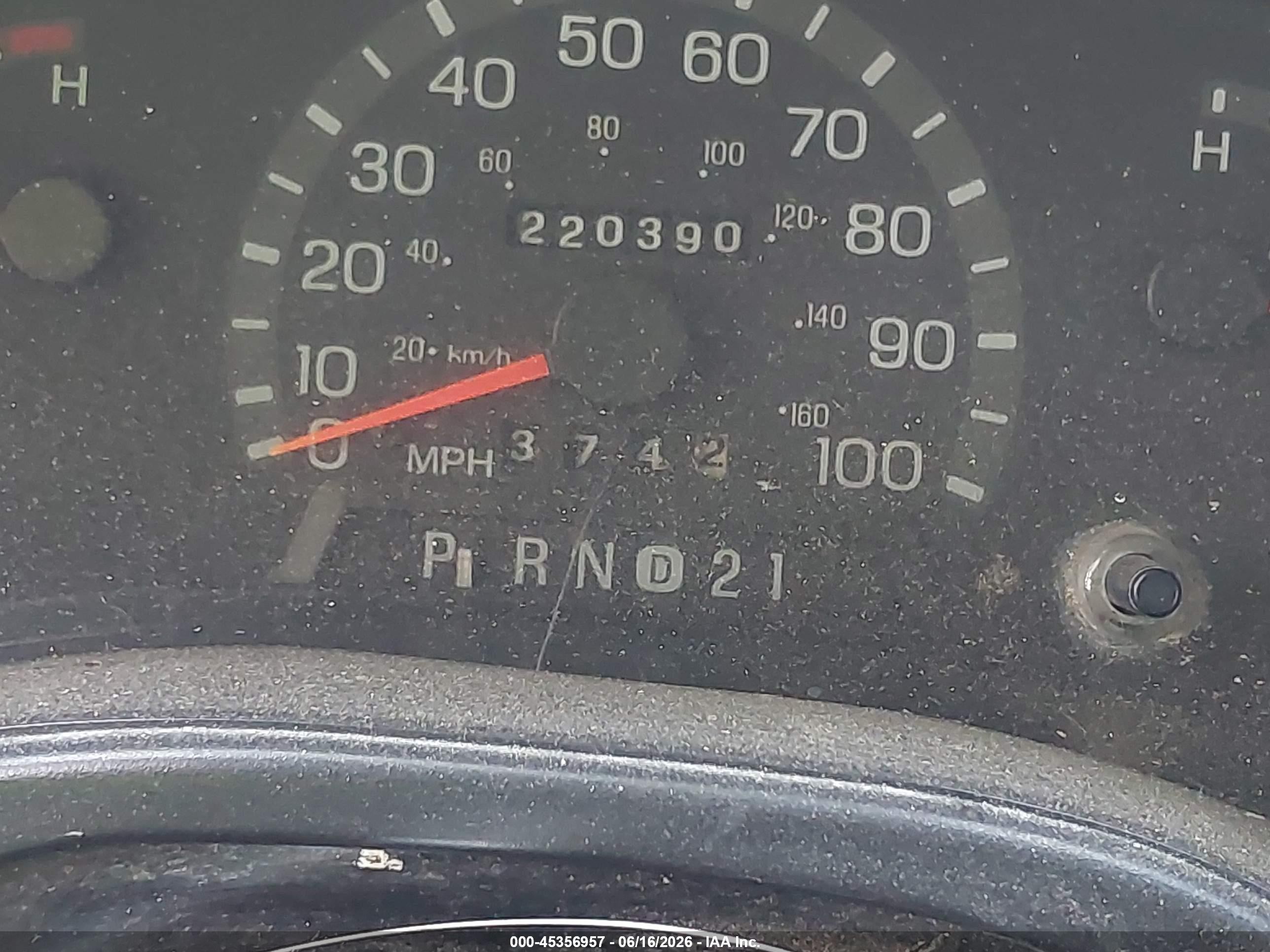 2000 Ford E-150 Commercial/recreational White vin: 1FTRE1425YHB78025