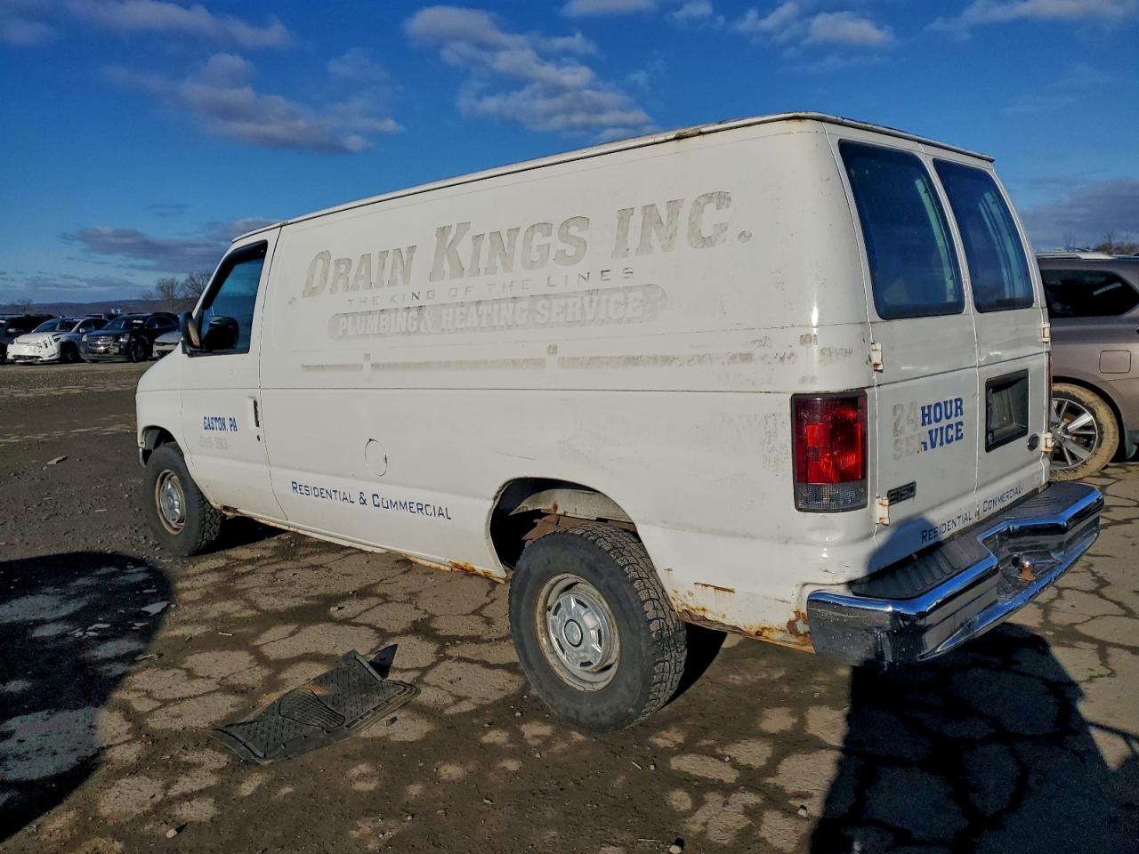 2001 Ford Econoline Cargo E-150 White vin: 1FTRE14261HB64205