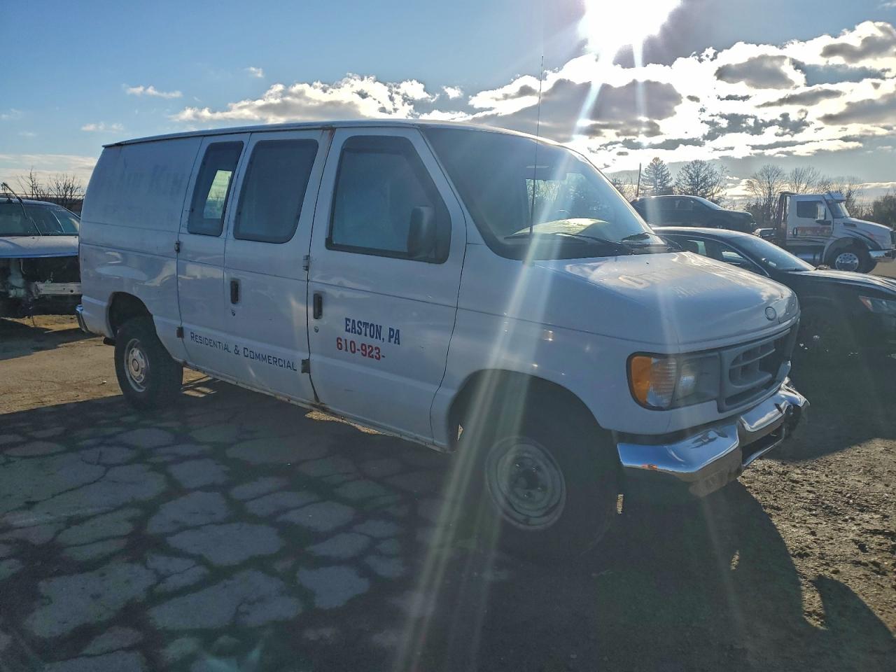 2001 Ford Econoline Cargo E-150 White vin: 1FTRE14261HB64205