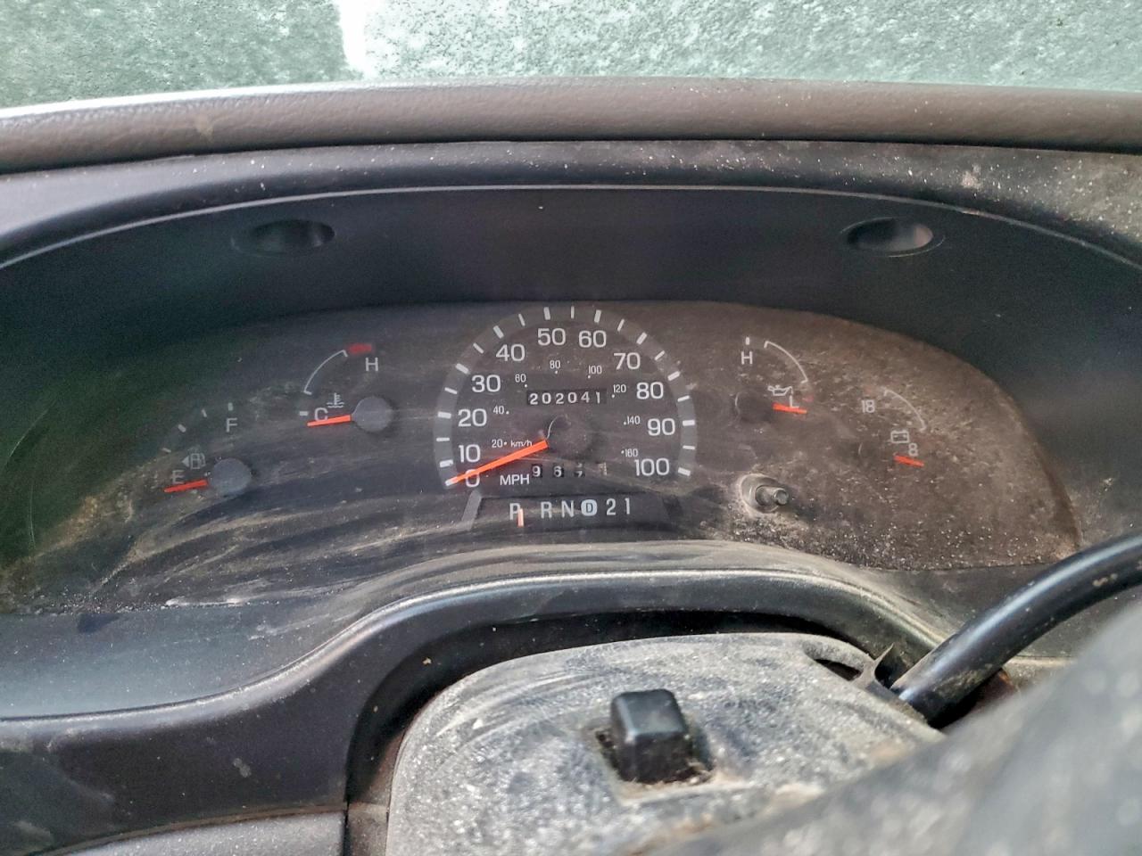 2001 Ford Econoline Cargo E-150 White vin: 1FTRE14261HB64205