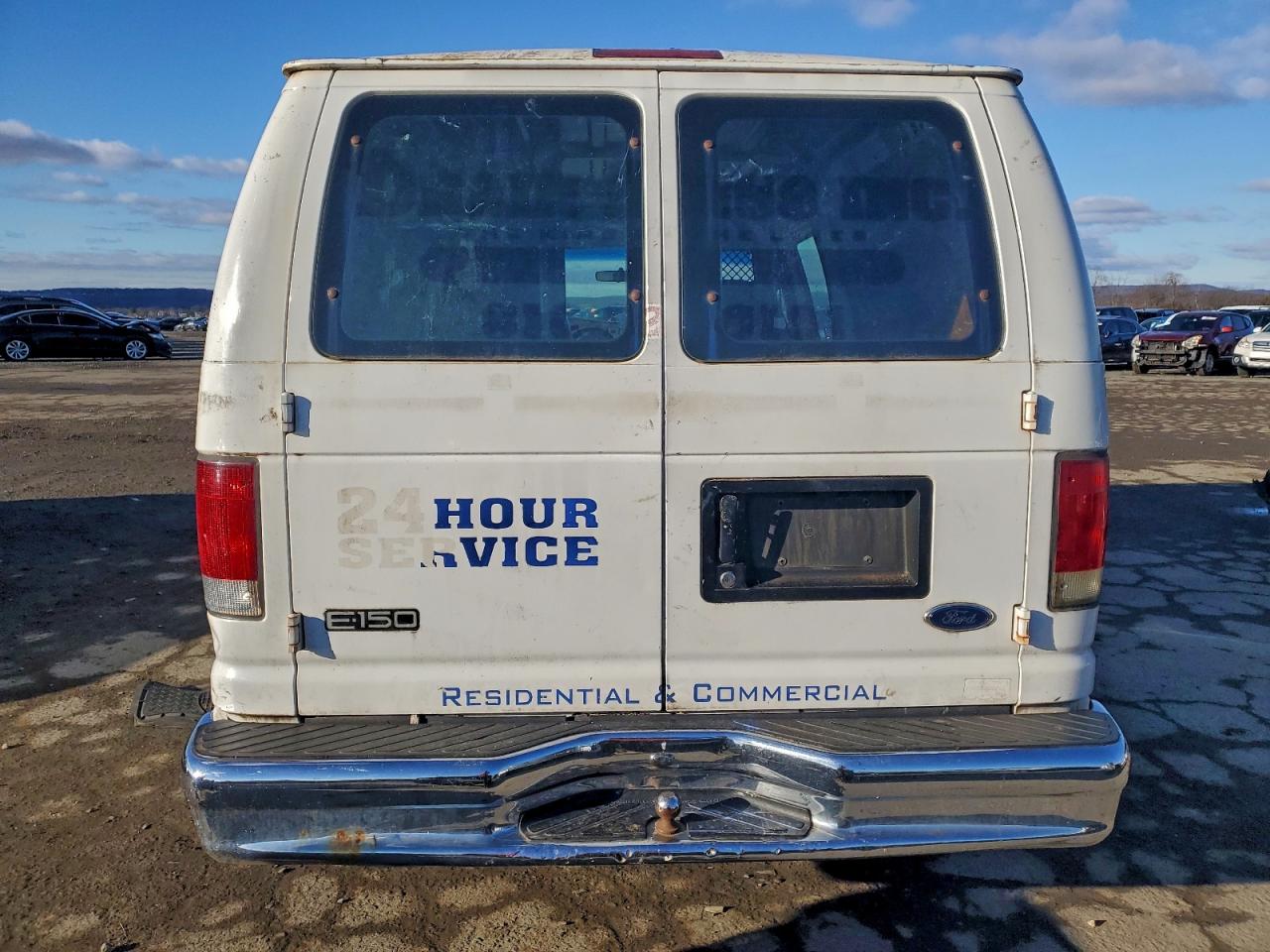 2001 Ford Econoline Cargo E-150 White vin: 1FTRE14261HB64205