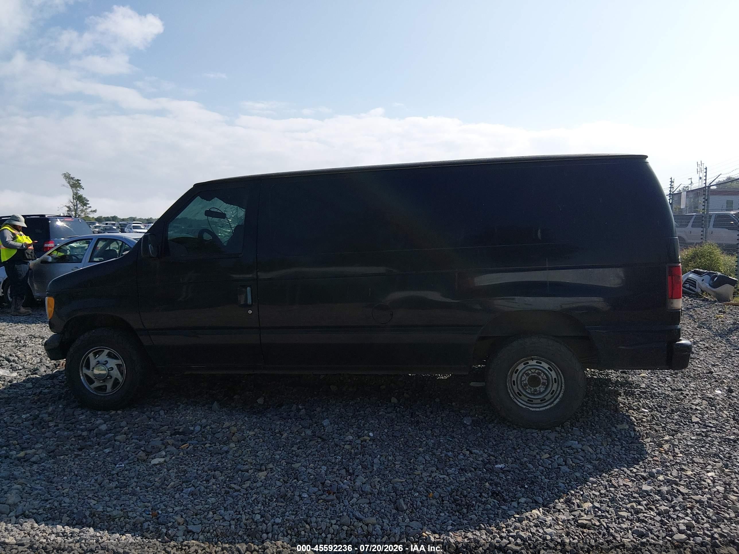 2002 Ford E-150 Commercial/recreational Черный vin: 1FTRE14262HA44292