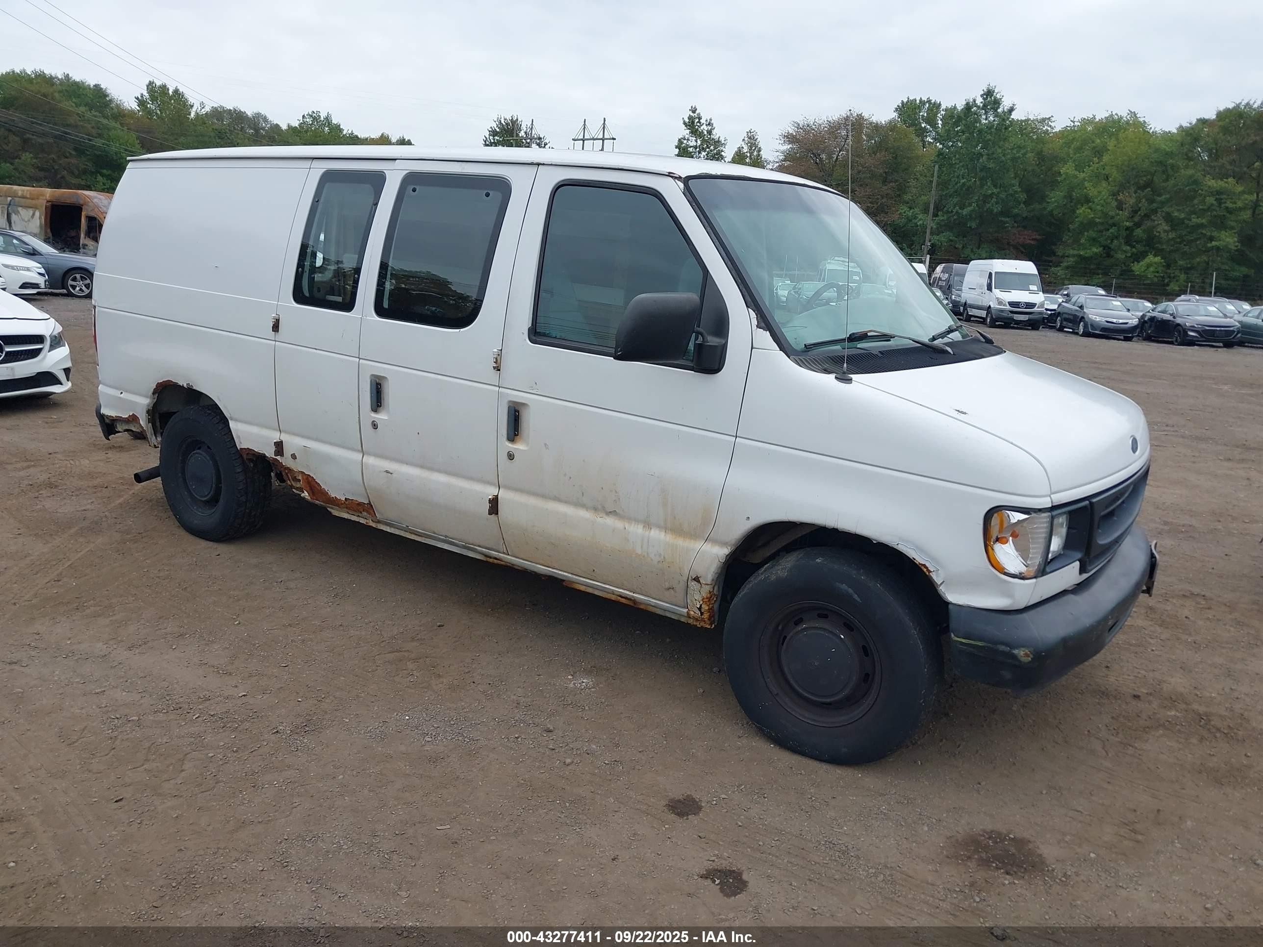 1998 Ford Econoline Commercial/recreational White vin: 1FTRE1427WHB61773