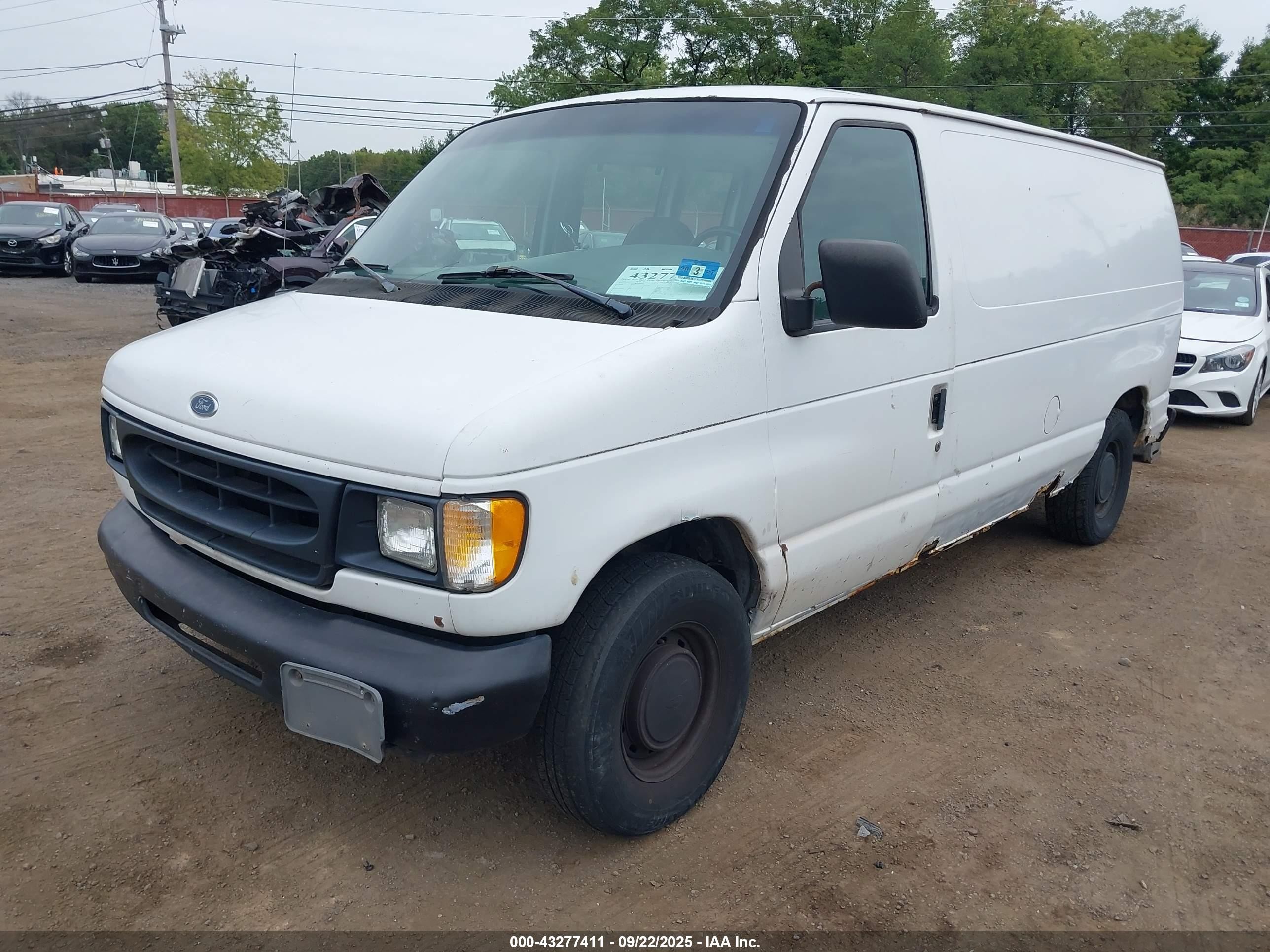 1998 Ford Econoline Commercial/recreational White vin: 1FTRE1427WHB61773