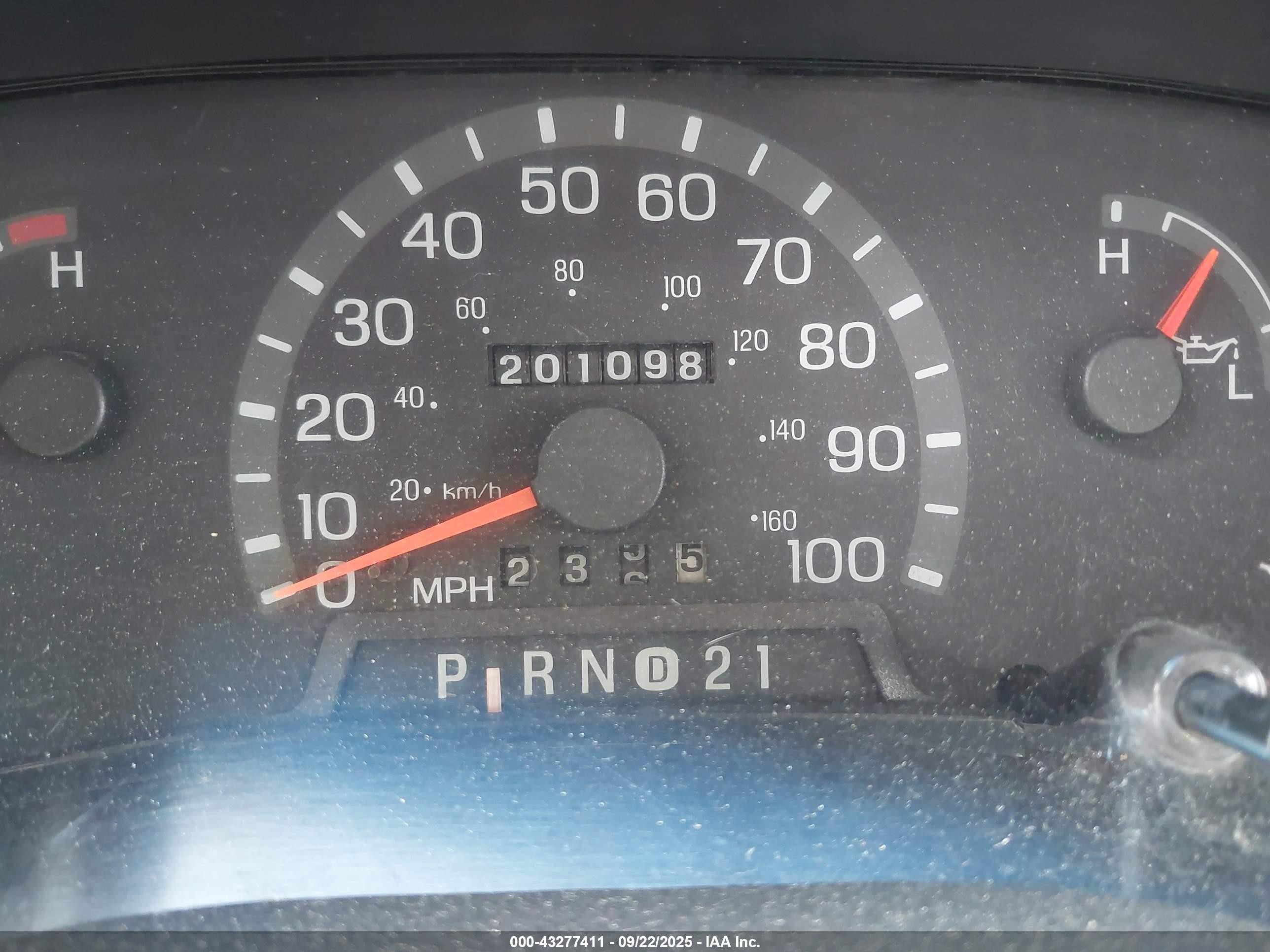 1998 Ford Econoline Commercial/recreational White vin: 1FTRE1427WHB61773