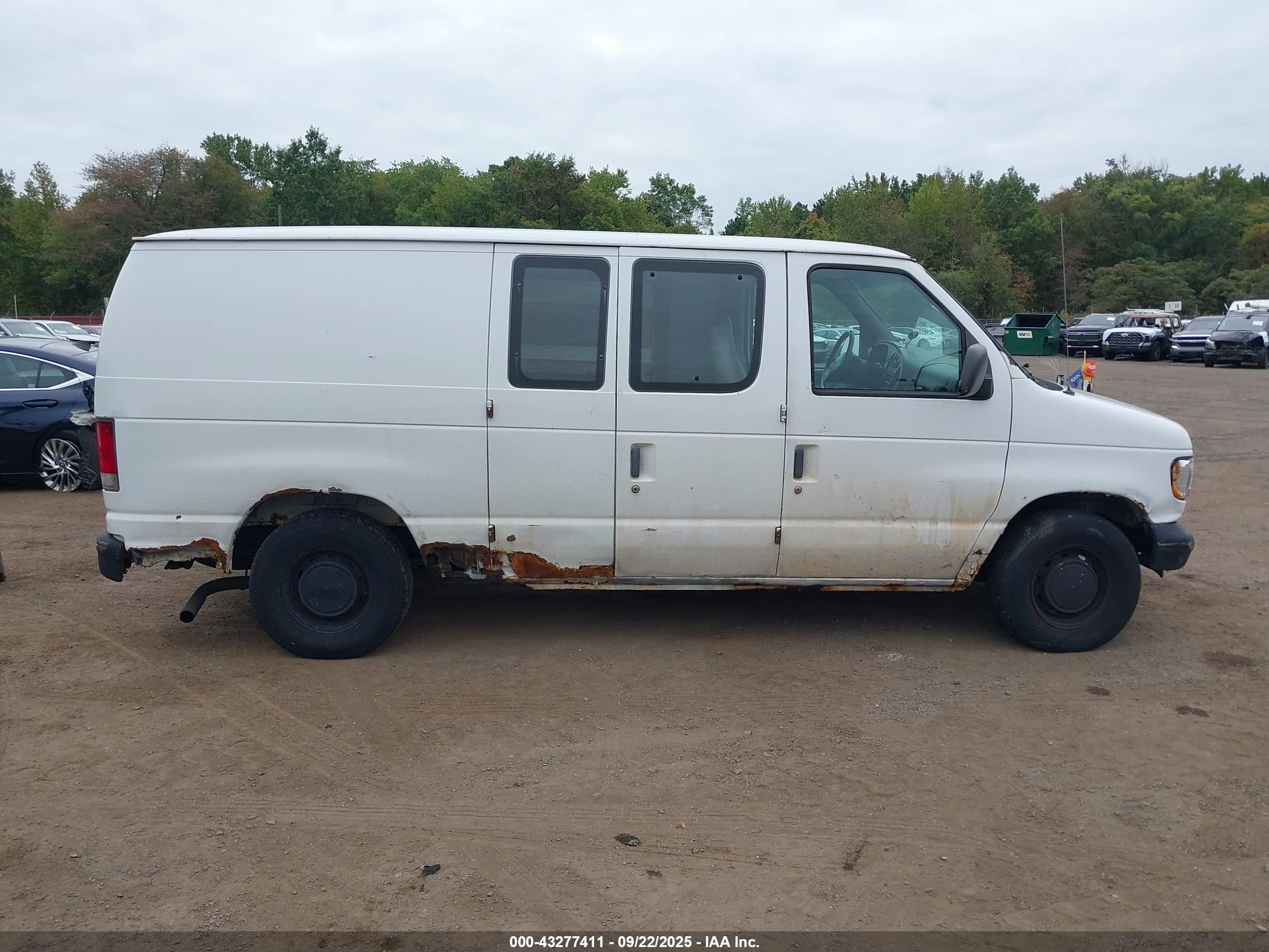 1998 Ford Econoline Commercial/recreational White vin: 1FTRE1427WHB61773