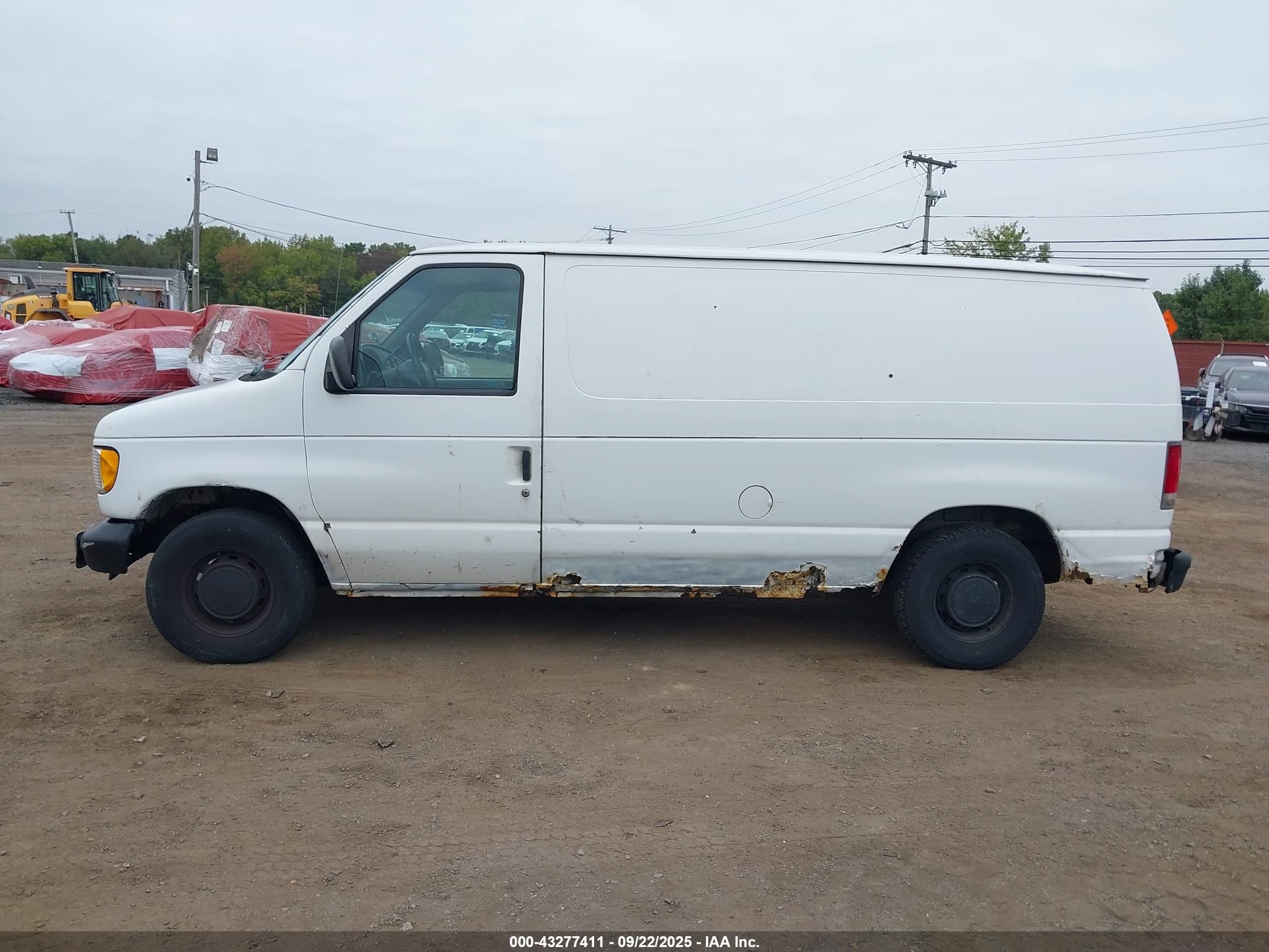 1998 Ford Econoline Commercial/recreational White vin: 1FTRE1427WHB61773