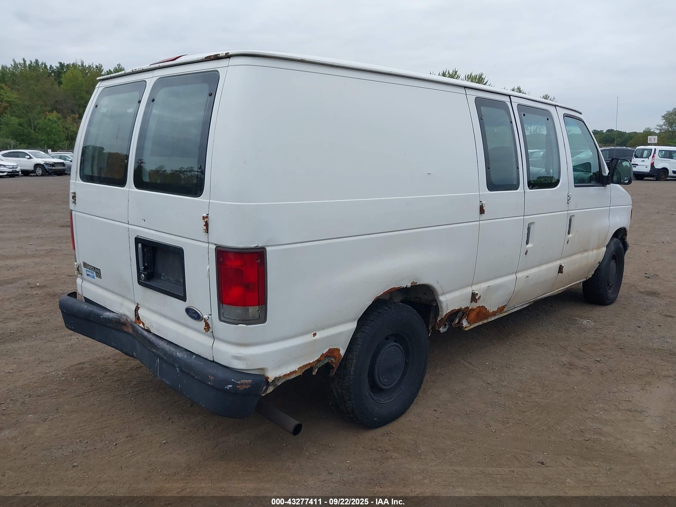 1998 Ford Econoline Commercial/recreational White vin: 1FTRE1427WHB61773