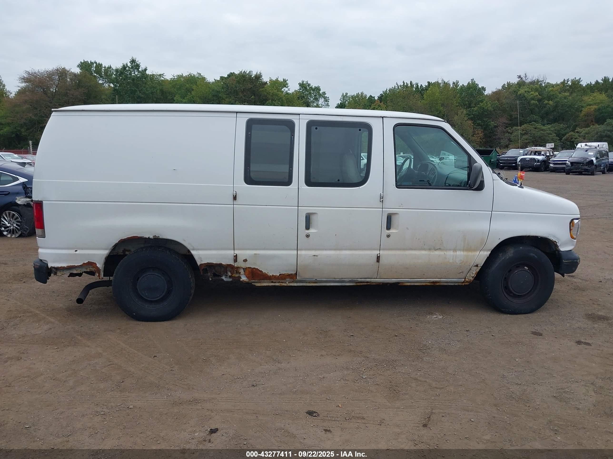 1998 Ford Econoline Commercial/recreational White vin: 1FTRE1427WHB61773