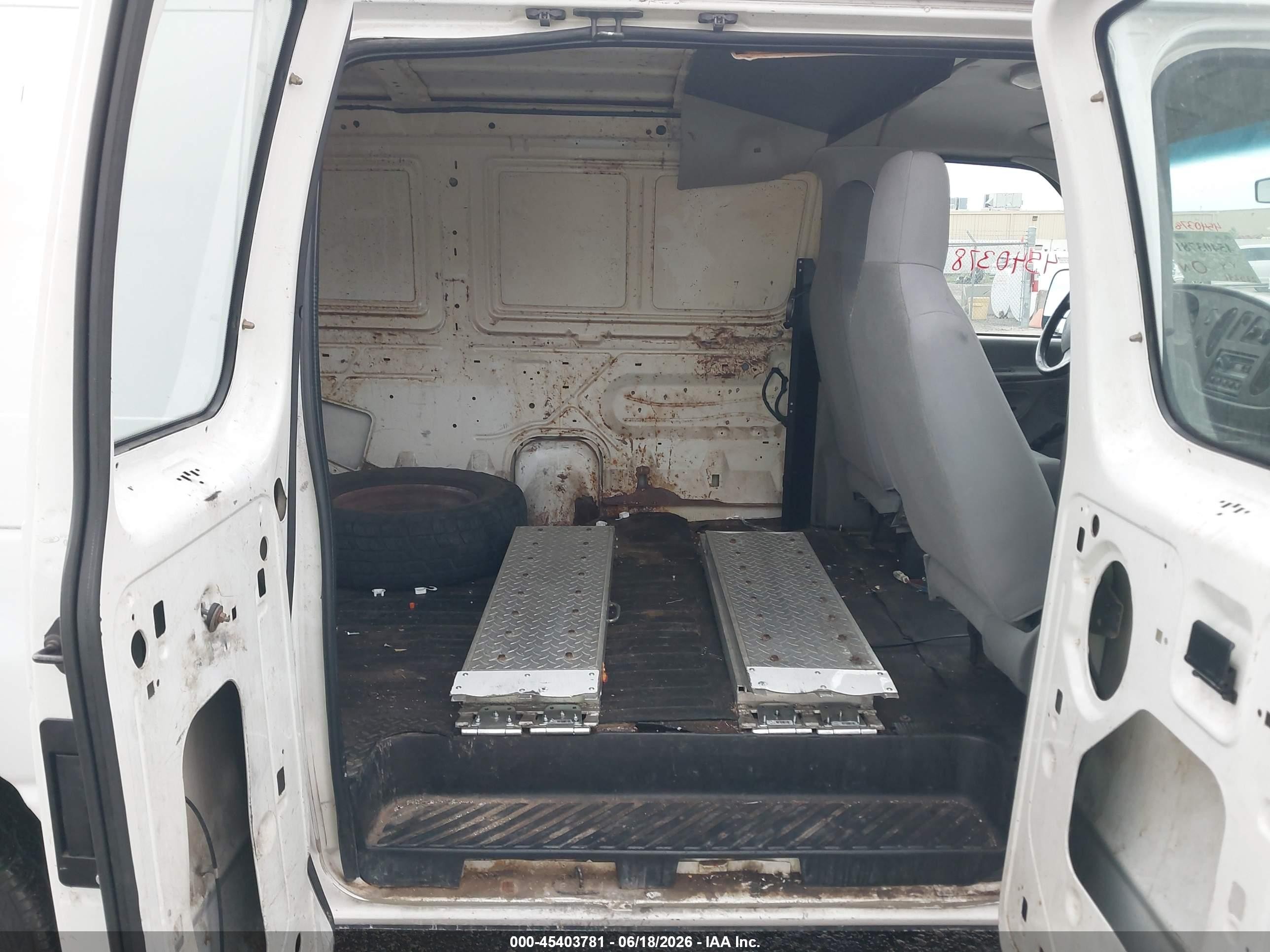 2003 Ford E-150 Commercial White vin: 1FTRE14283HB60417