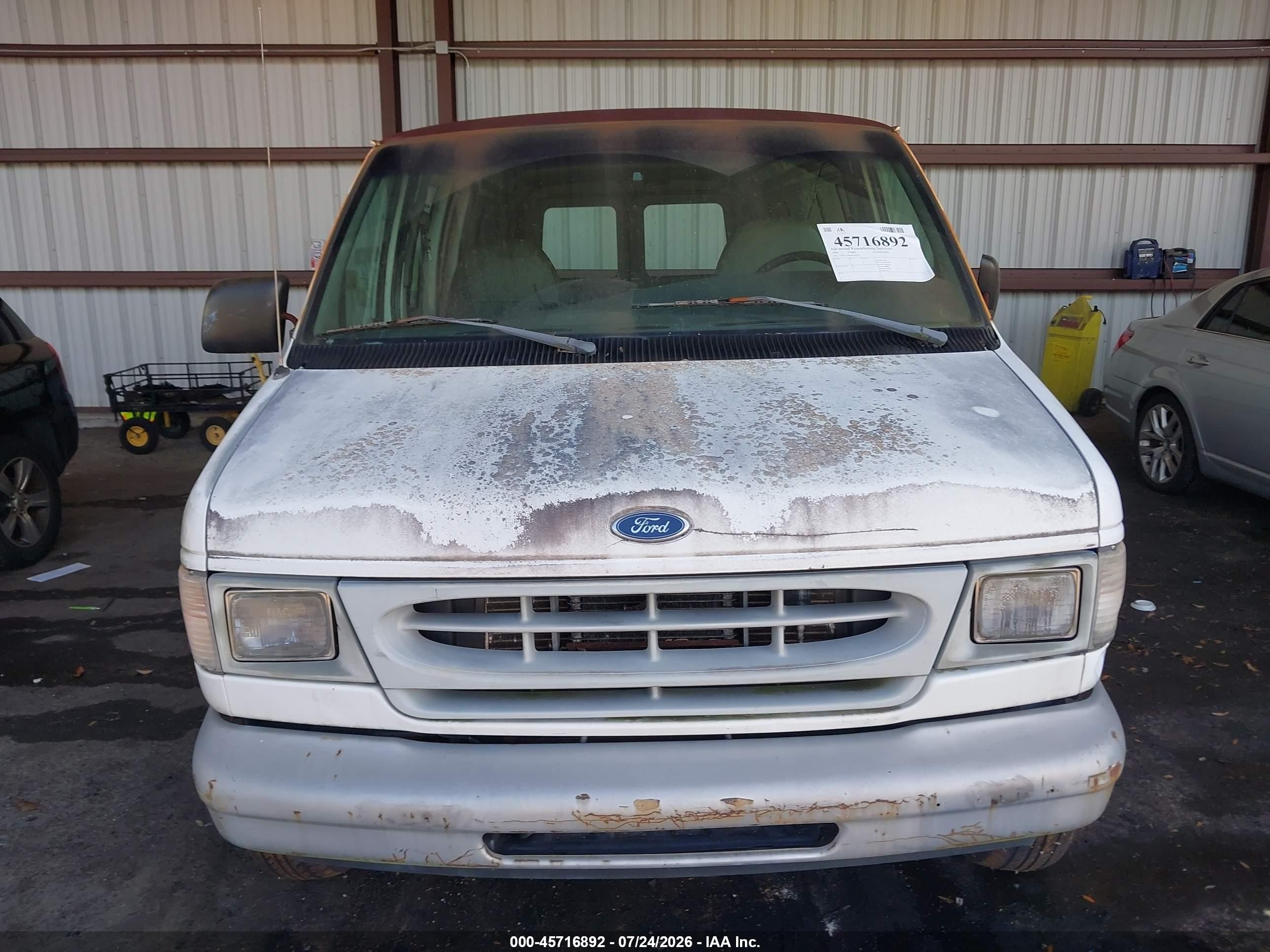 1998 Ford Econoline Commercial/recreational White vin: 1FTRE1428WHA04527