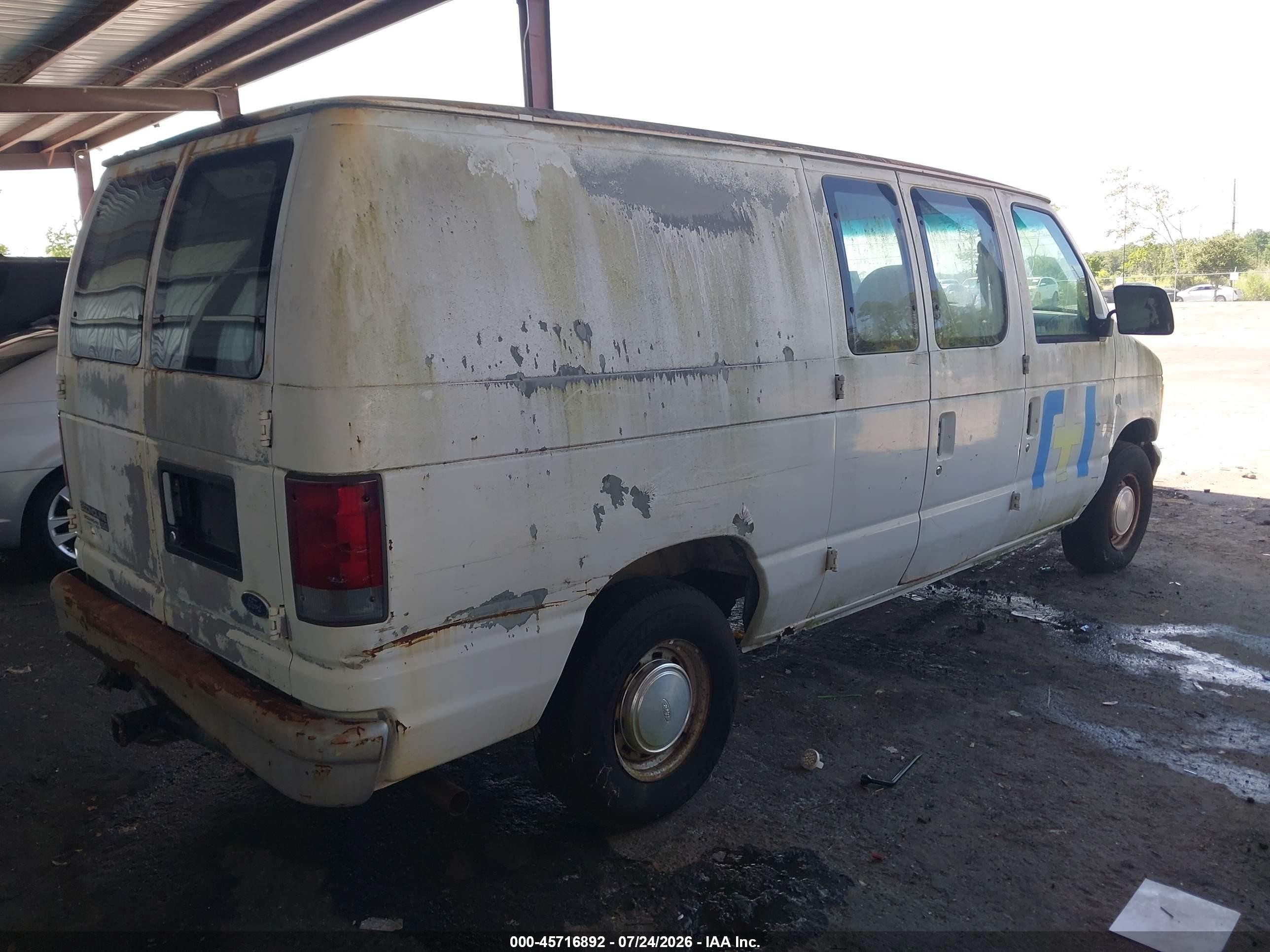 1998 Ford Econoline Commercial/recreational White vin: 1FTRE1428WHA04527