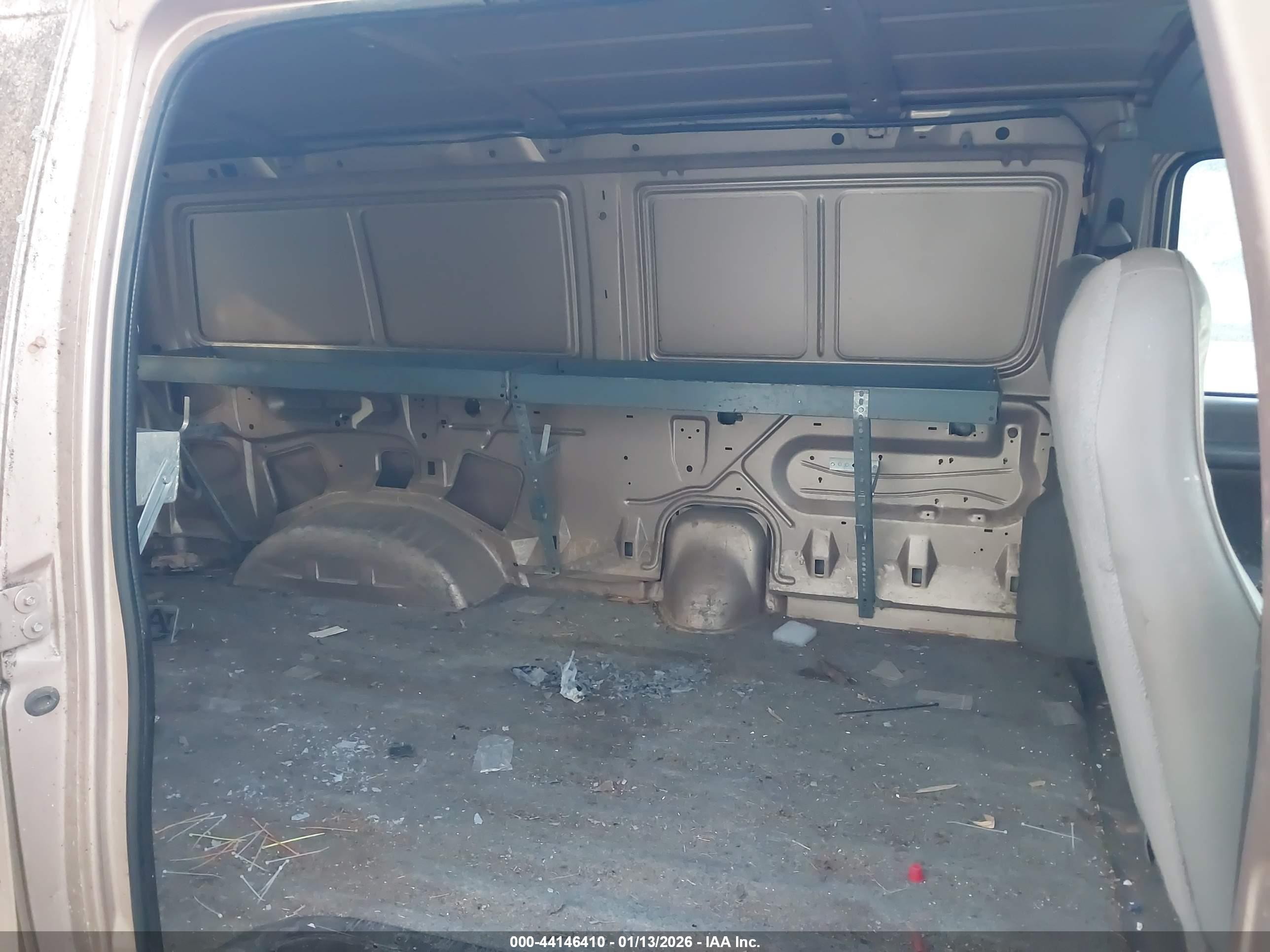 1998 Ford Econoline Commercial/recreational Gold vin: 1FTRE1428WHB21704