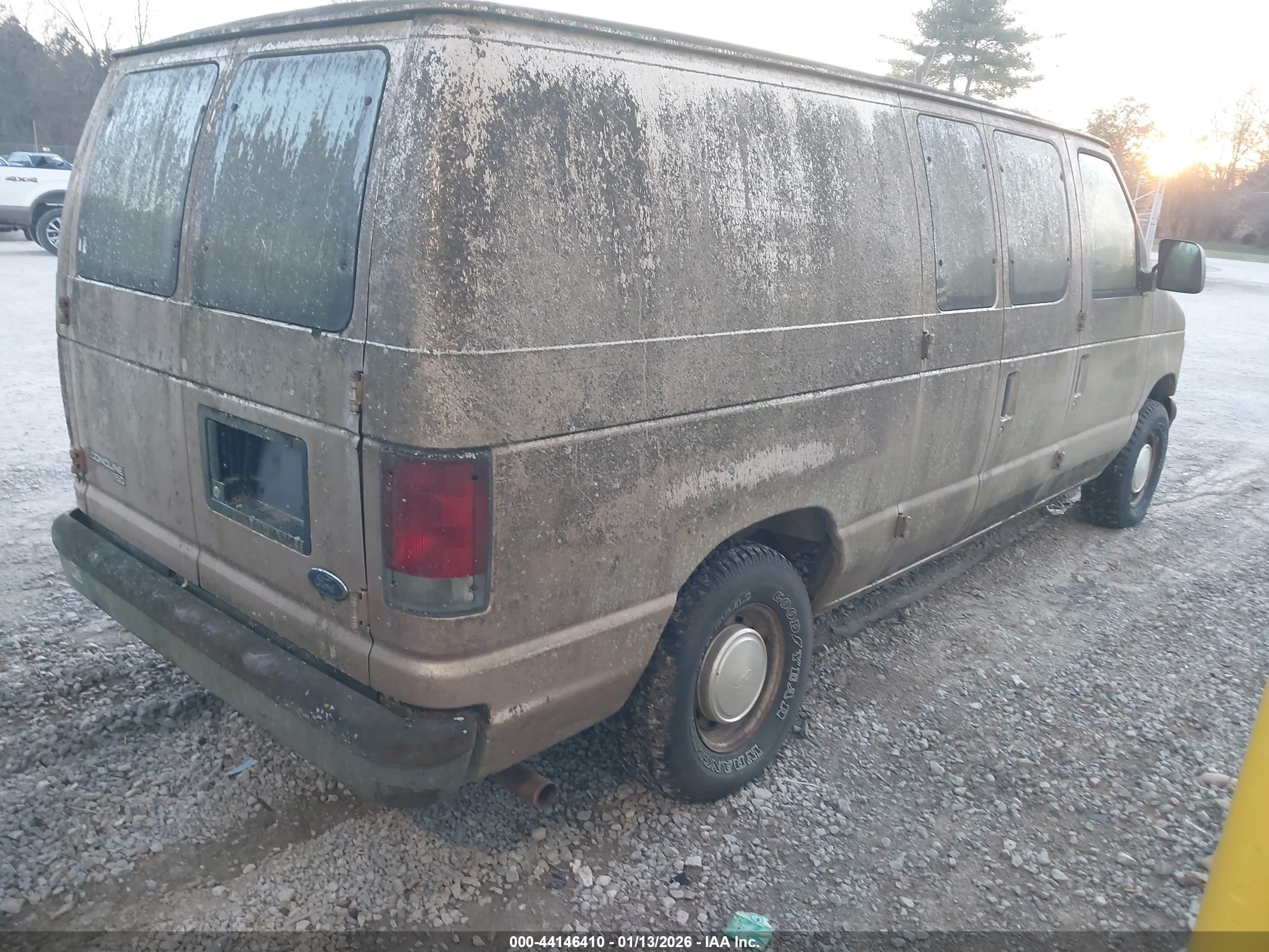 1998 Ford Econoline Commercial/recreational Gold vin: 1FTRE1428WHB21704