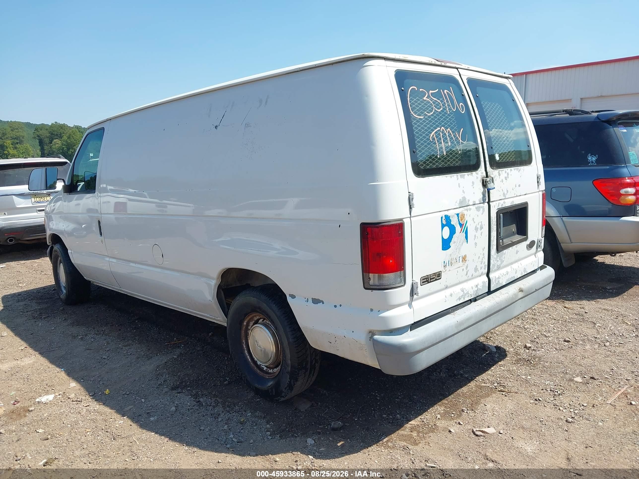1999 Ford E-150 Commercial/recreational White vin: 1FTRE1428XHC35106