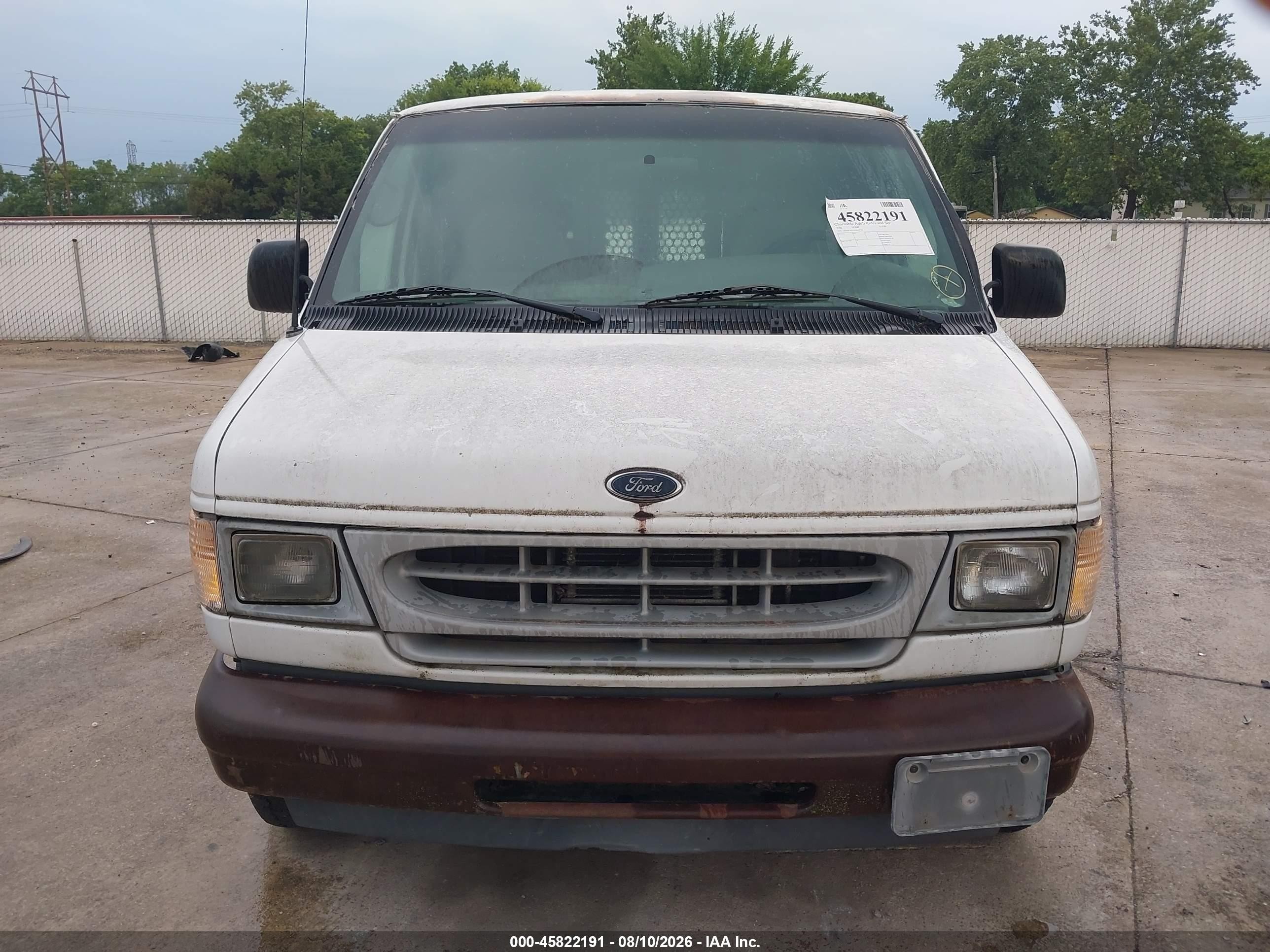 2002 Ford E-150 Commercial/recreational White vin: 1FTRE142X2HB24744