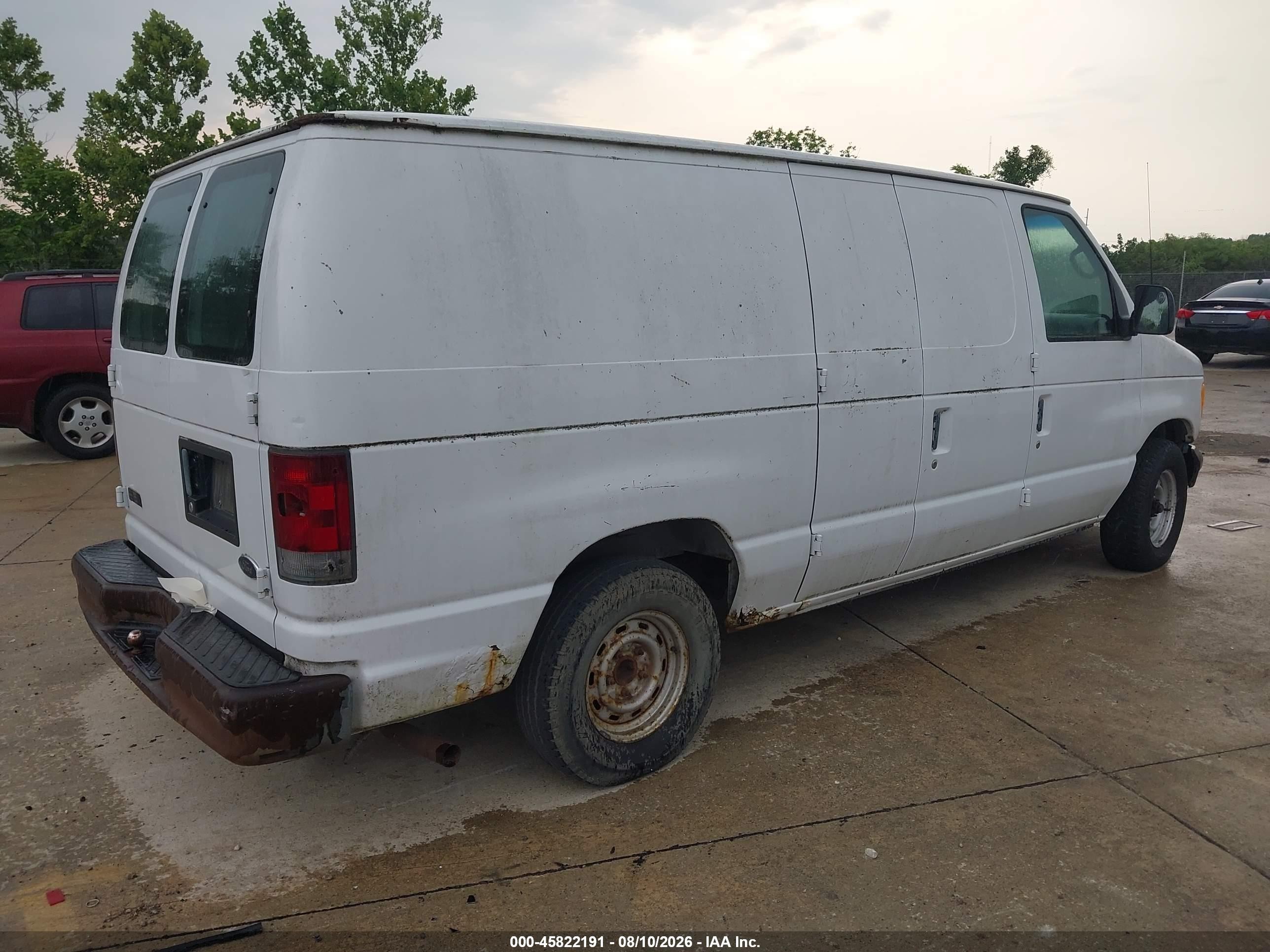 2002 Ford E-150 Commercial/recreational White vin: 1FTRE142X2HB24744