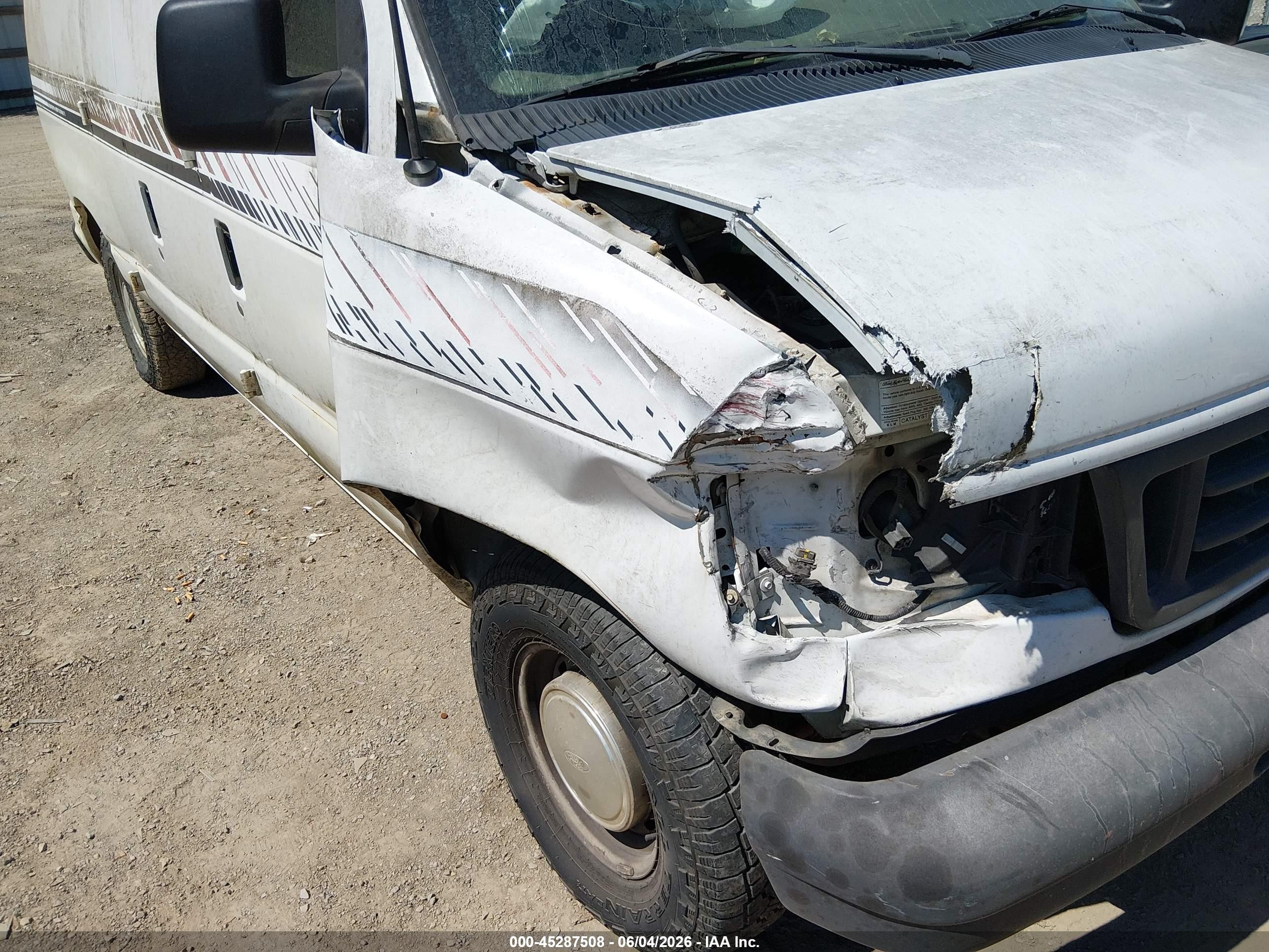 2003 Ford E-150 Commercial White vin: 1FTRE142X3HA45074