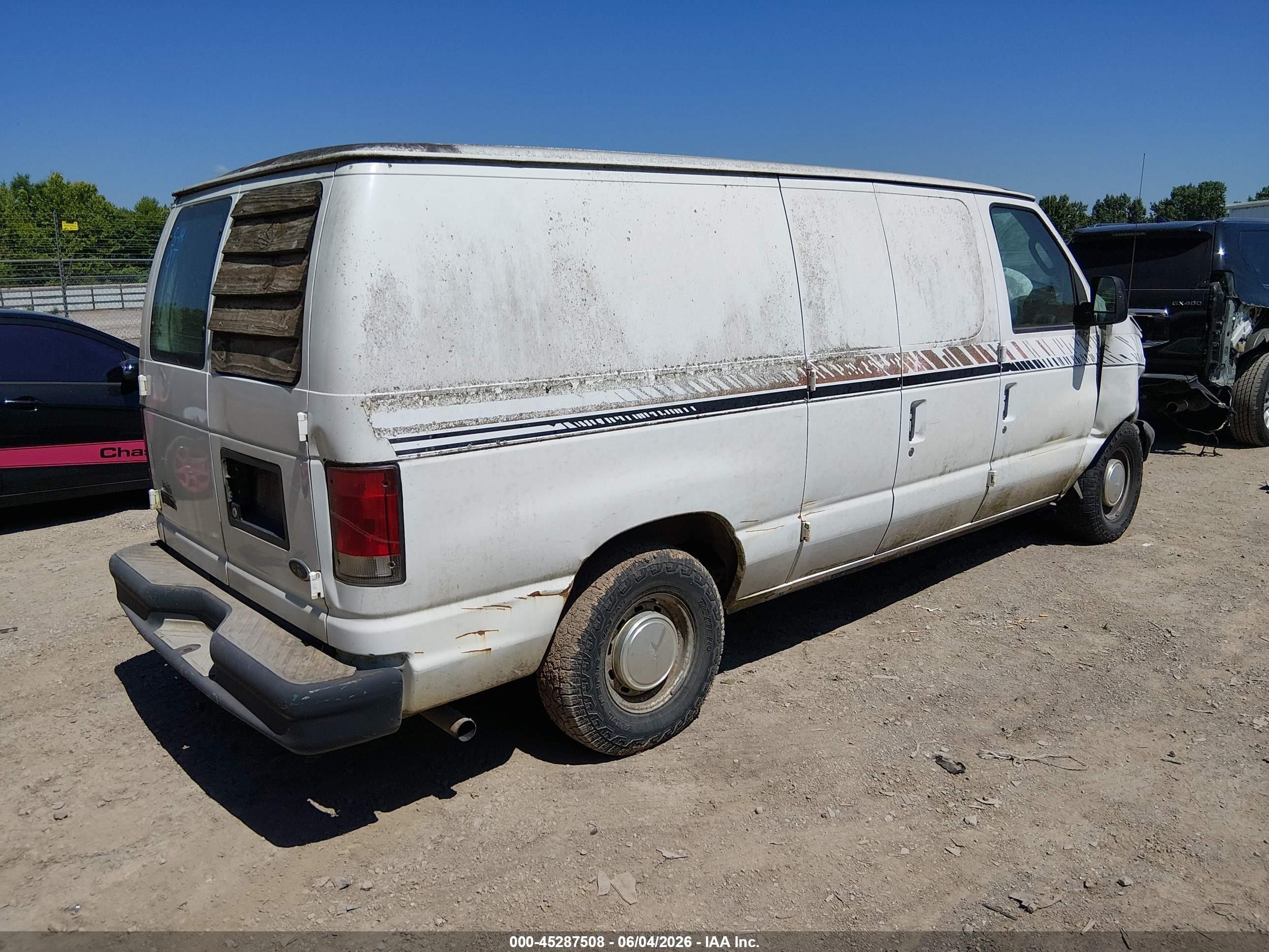 2003 Ford E-150 Commercial White vin: 1FTRE142X3HA45074