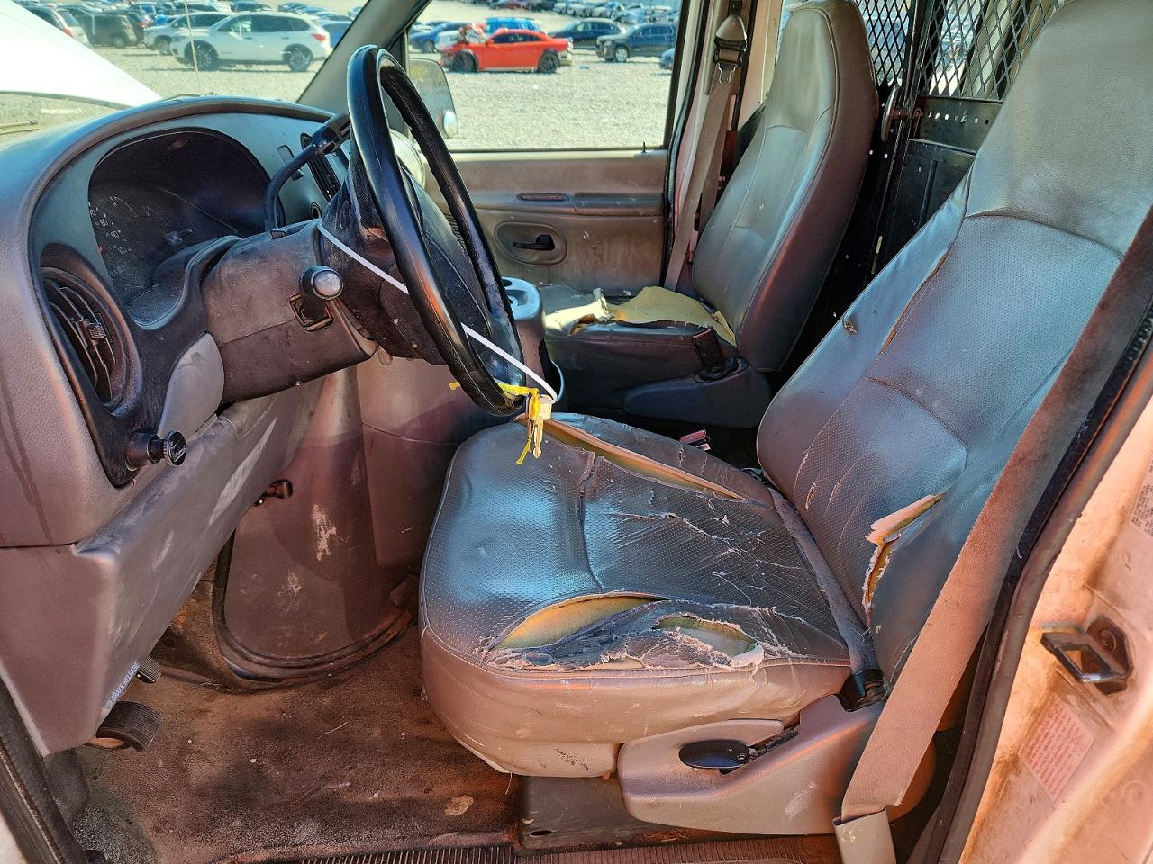 2000 Ford Econoline E150 Van White vin: 1FTRE142XYHA69351