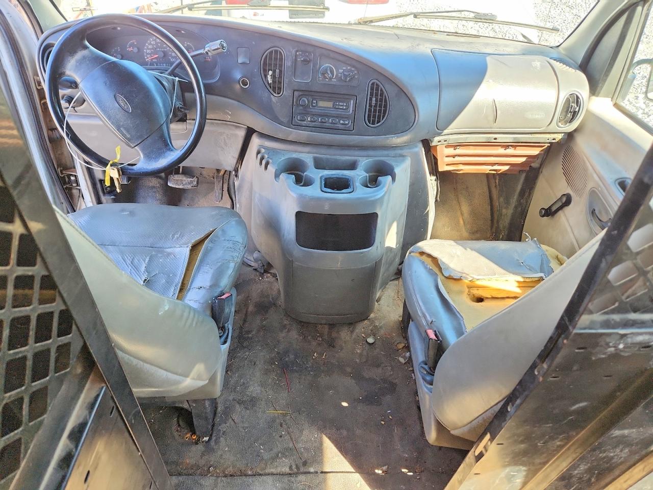 2000 Ford Econoline E150 Van White vin: 1FTRE142XYHA69351