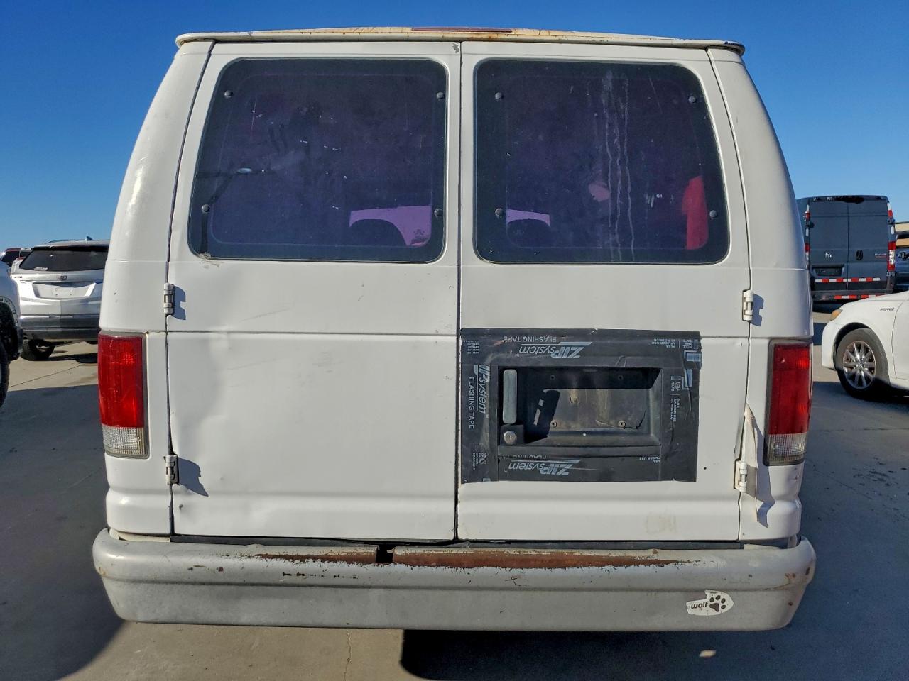 1998 Ford Econoline E150 Van Белый vin: 1FTRE1460WHA33667