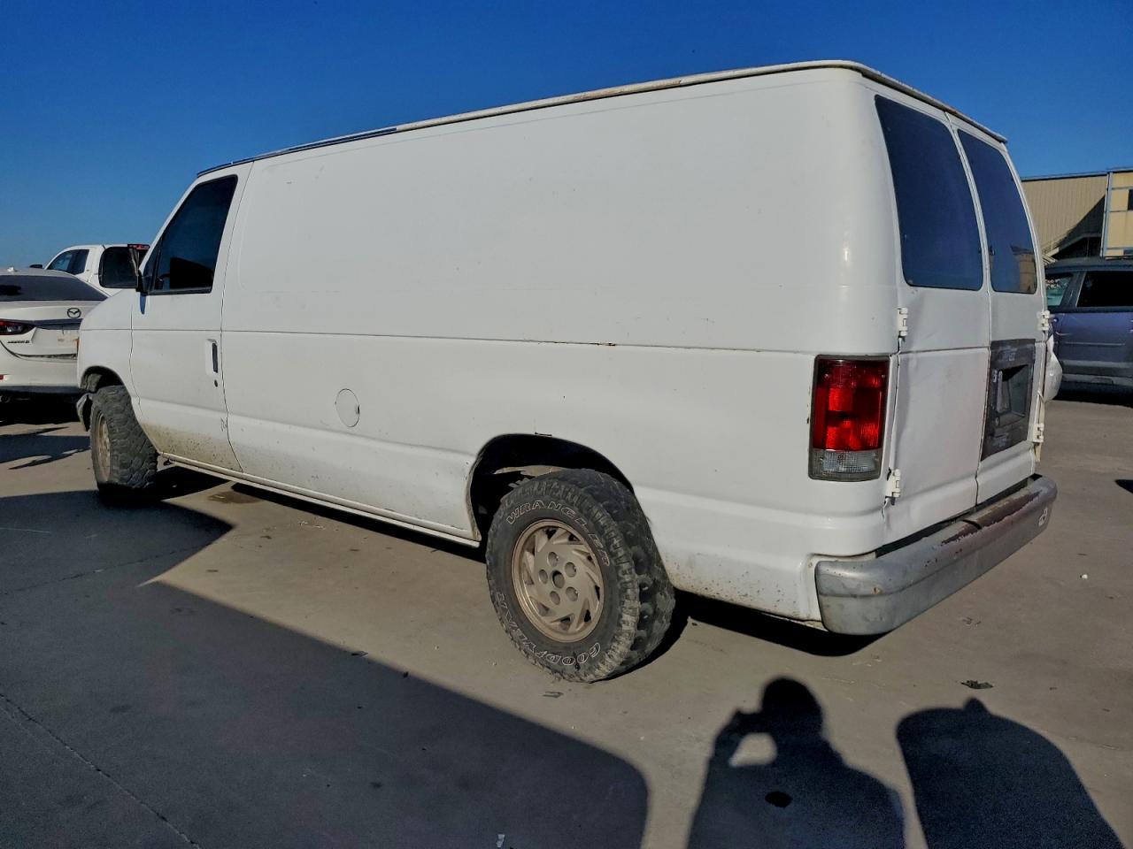 1998 Ford Econoline E150 Van Белый vin: 1FTRE1460WHA33667
